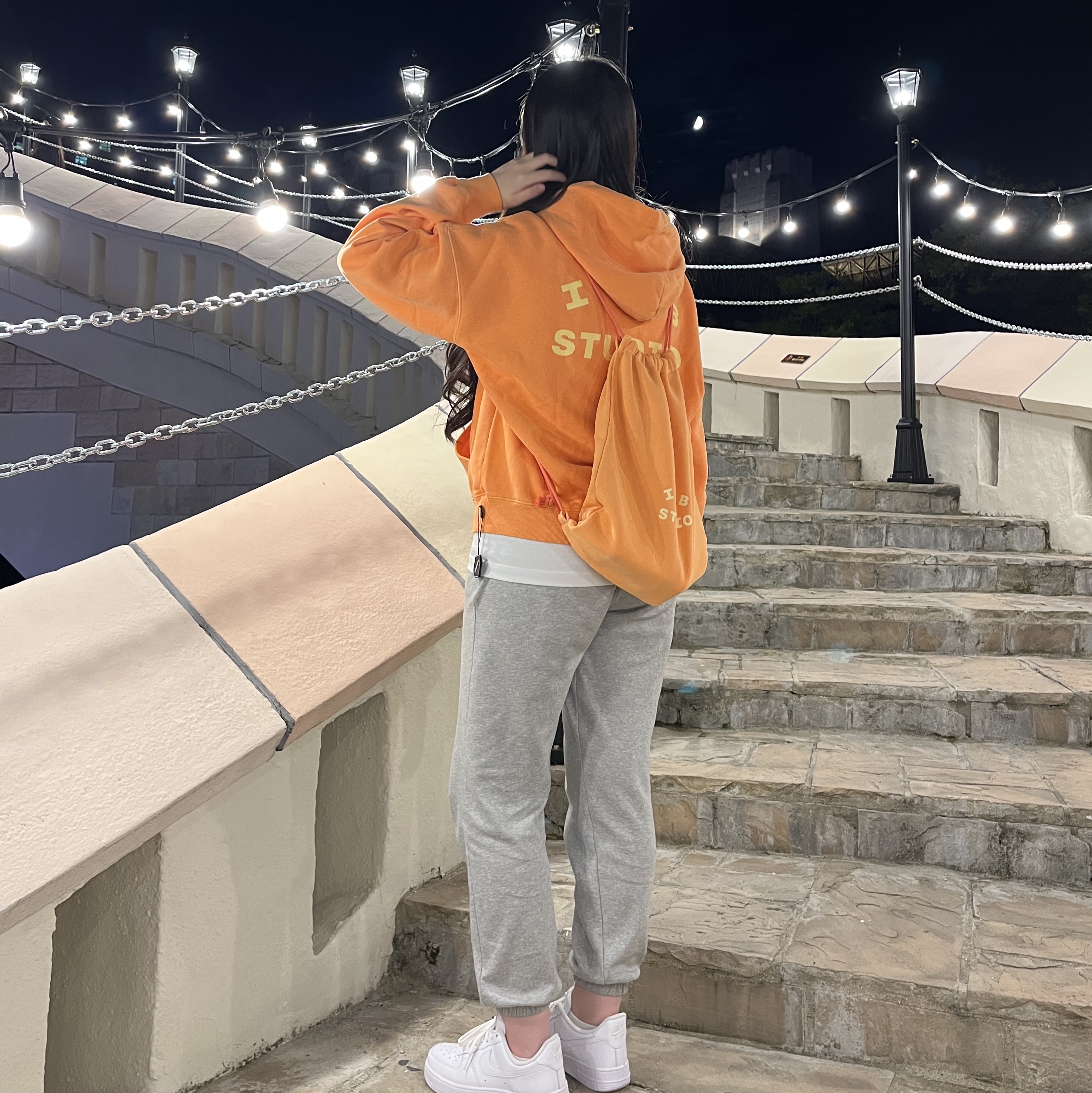 IAB Studio Pigment Hoodie & Sack Salmon, (W) Nike Air Force 1 '07 Low White 착용 스타일