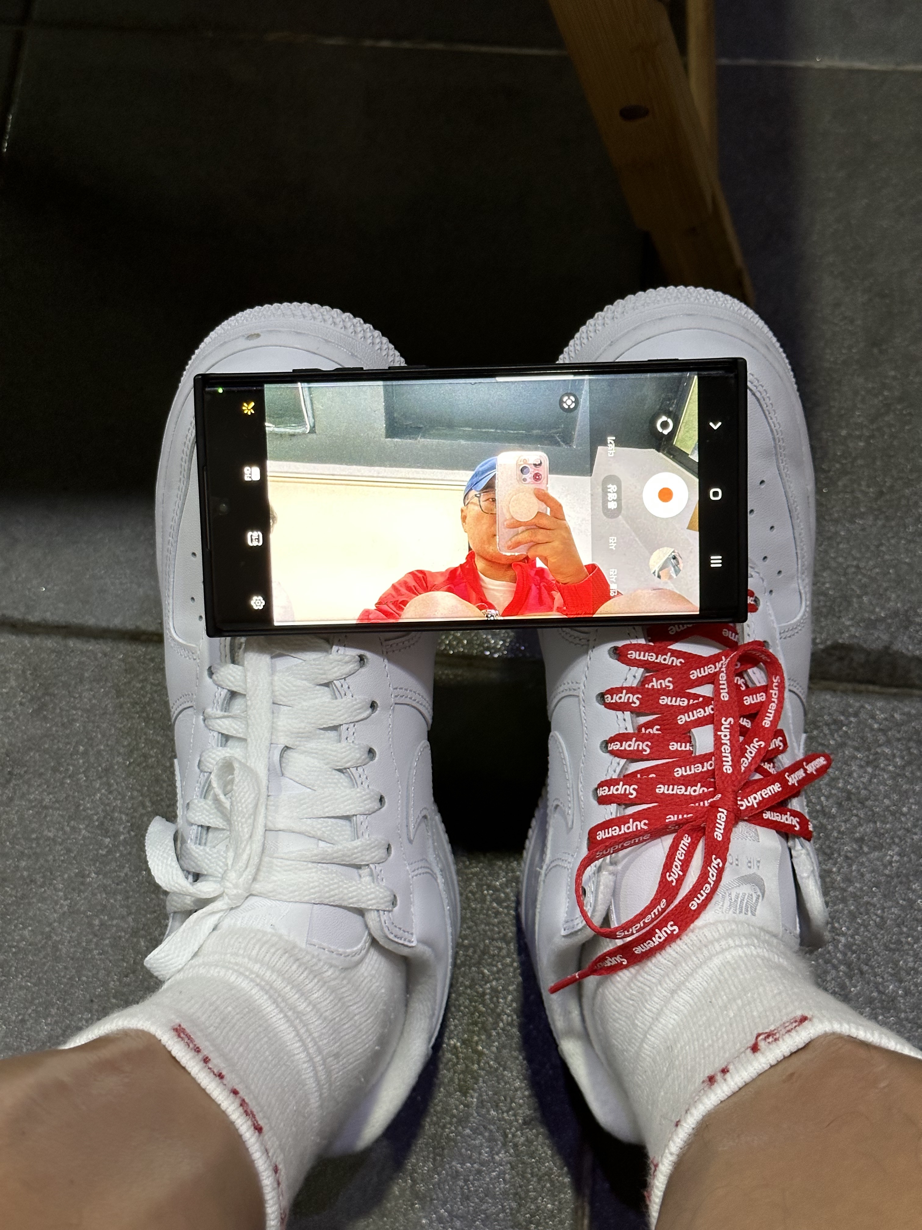 Nike x Supreme Air Force 1 Low White 착용 스타일