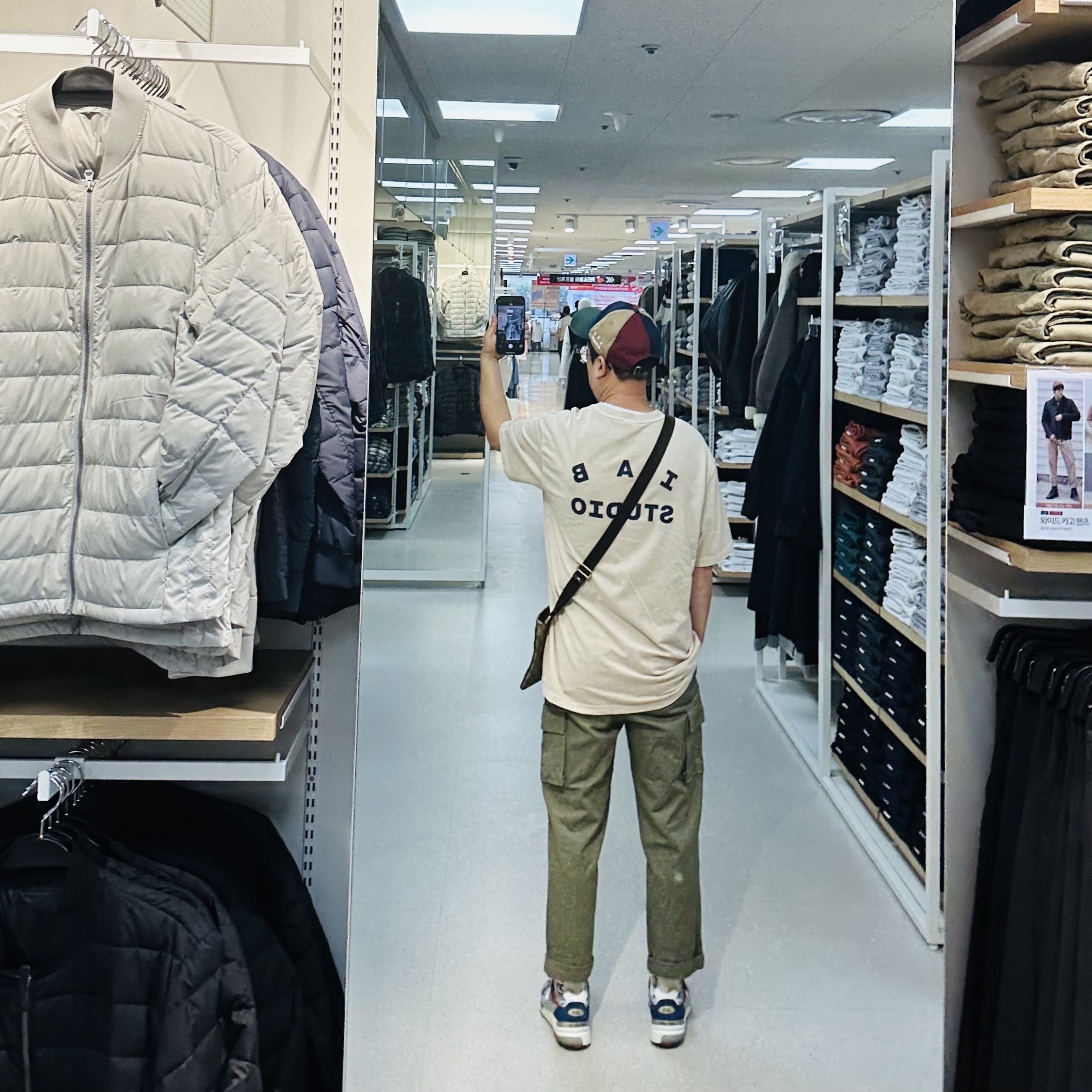 IAB Studio x New Era New York Cap Multi, IAB Studio Pigment T-Shirt Oatmeal 착용 스타일 - 2