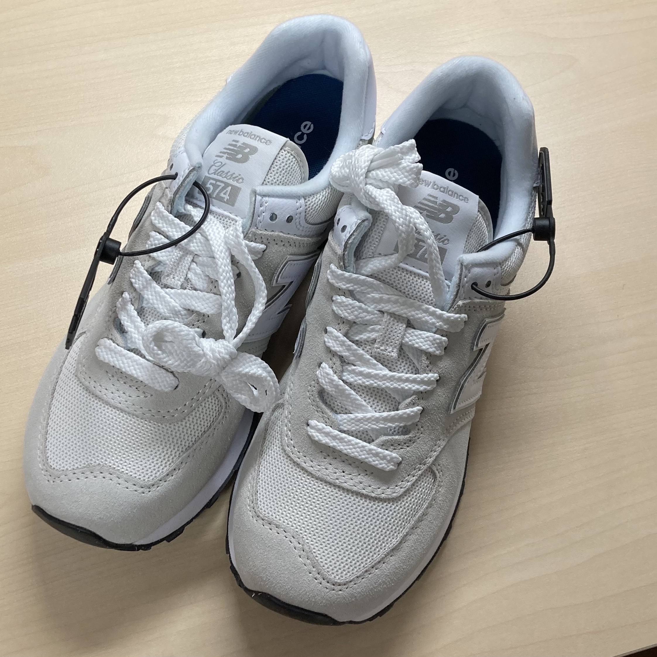 (W) New Balance 574 Ivory - B Standard 착용 스타일