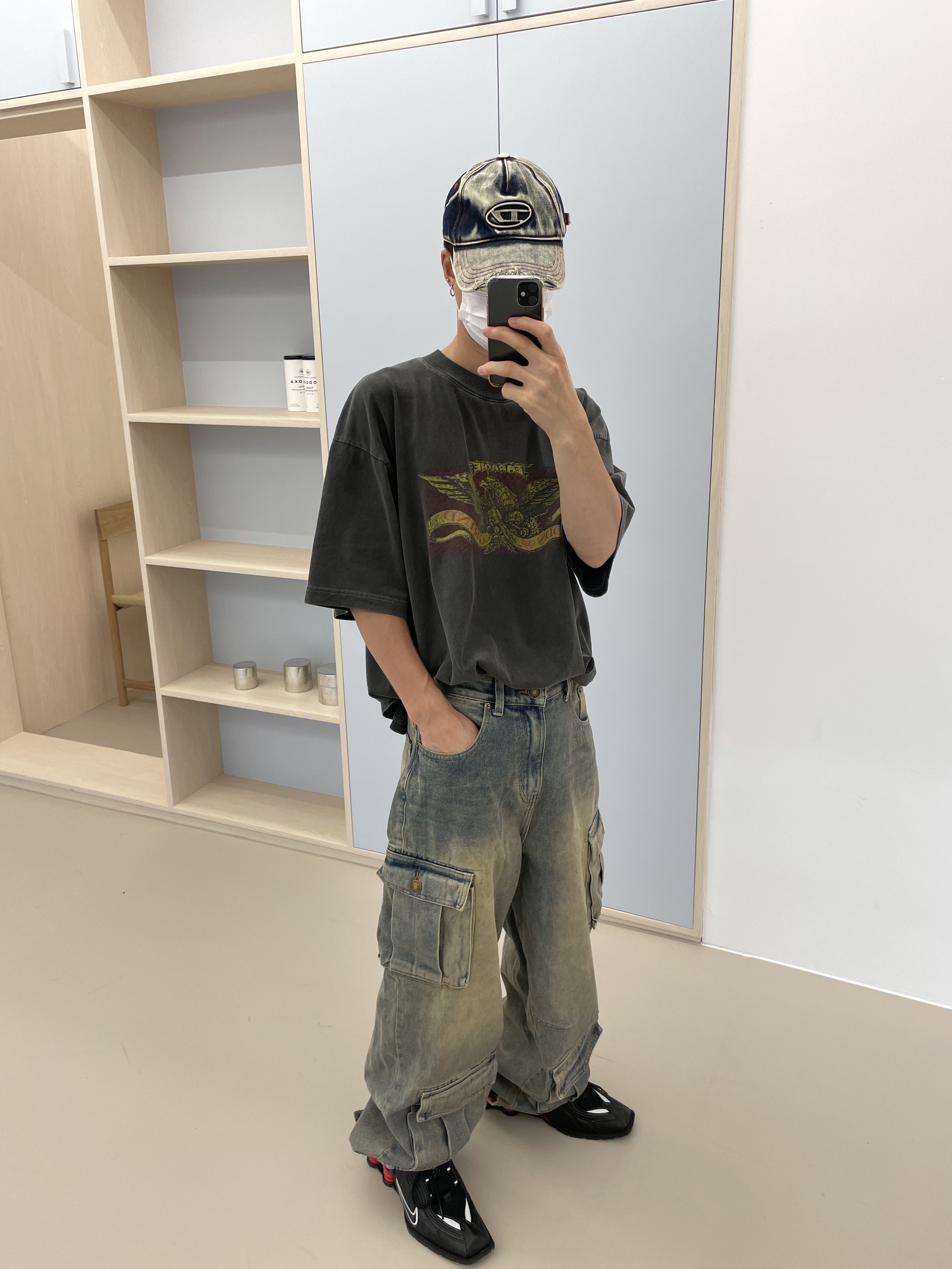 Diesel C-Seymon Treated Denim Baseball Cap Blue White, Nike x Martine Rose Shox MR4 Black 착용 스타일