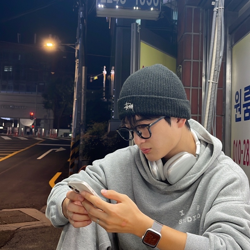 Stussy Basic Cuff Beanie Black, Apple AirPods Max Lightning Silver (Korean Ver.) 착용 스타일