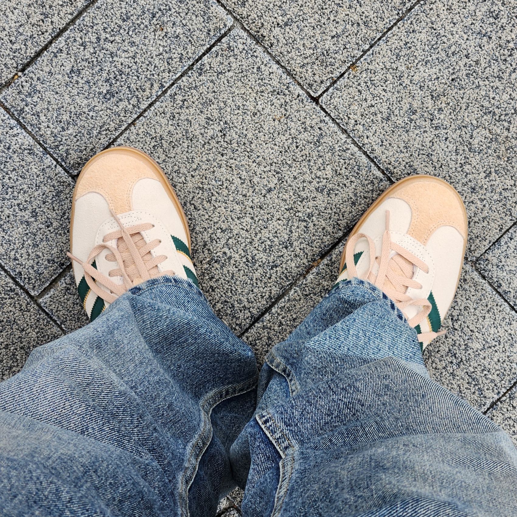 (W) Adidas Gazelle Bold Cream White Collegiate Green 착용 스타일
