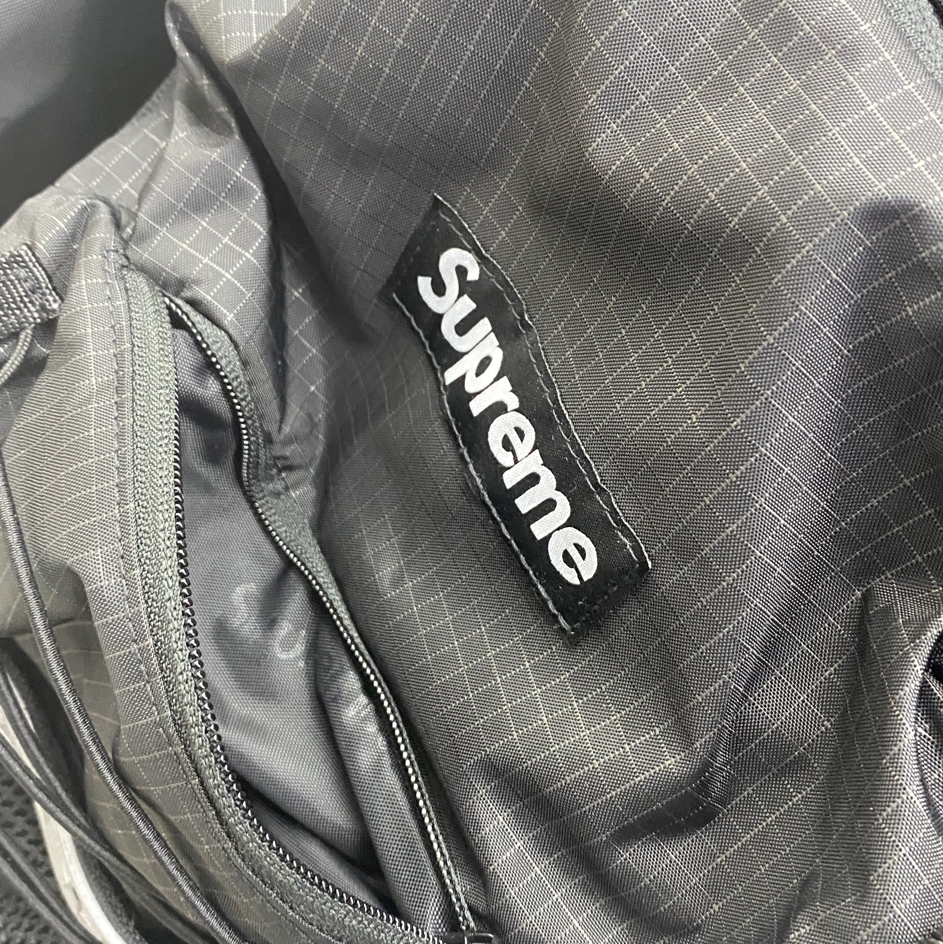 Supreme Backpack Black - 23FW 착용 스타일