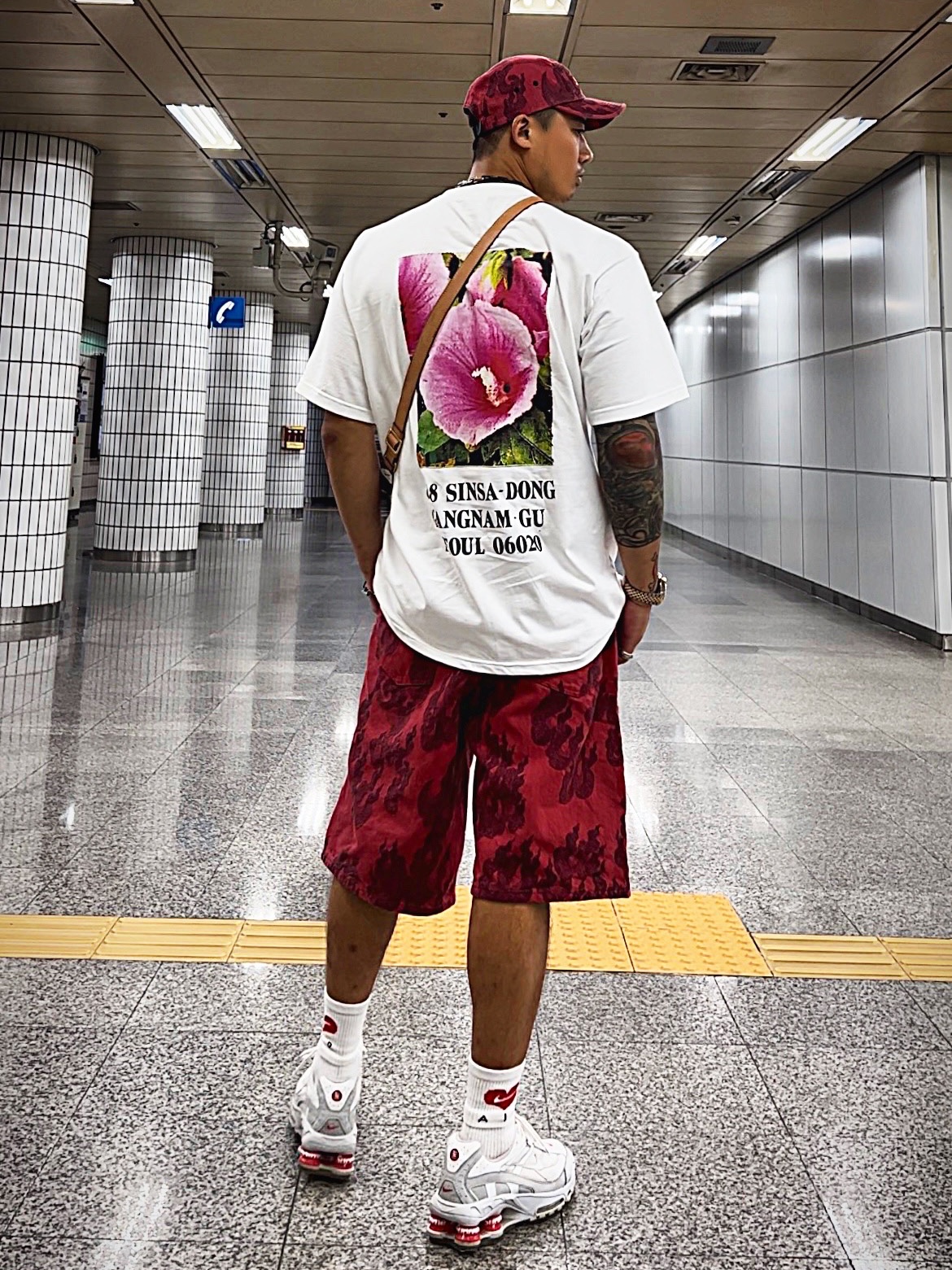 Supreme Flames Jacquard Denim Camp Cap Washed Red - 23SS, Supreme Flames Jacquard Baggy Denim Shorts Washed Red - 23SS 착용 스타일 - 1