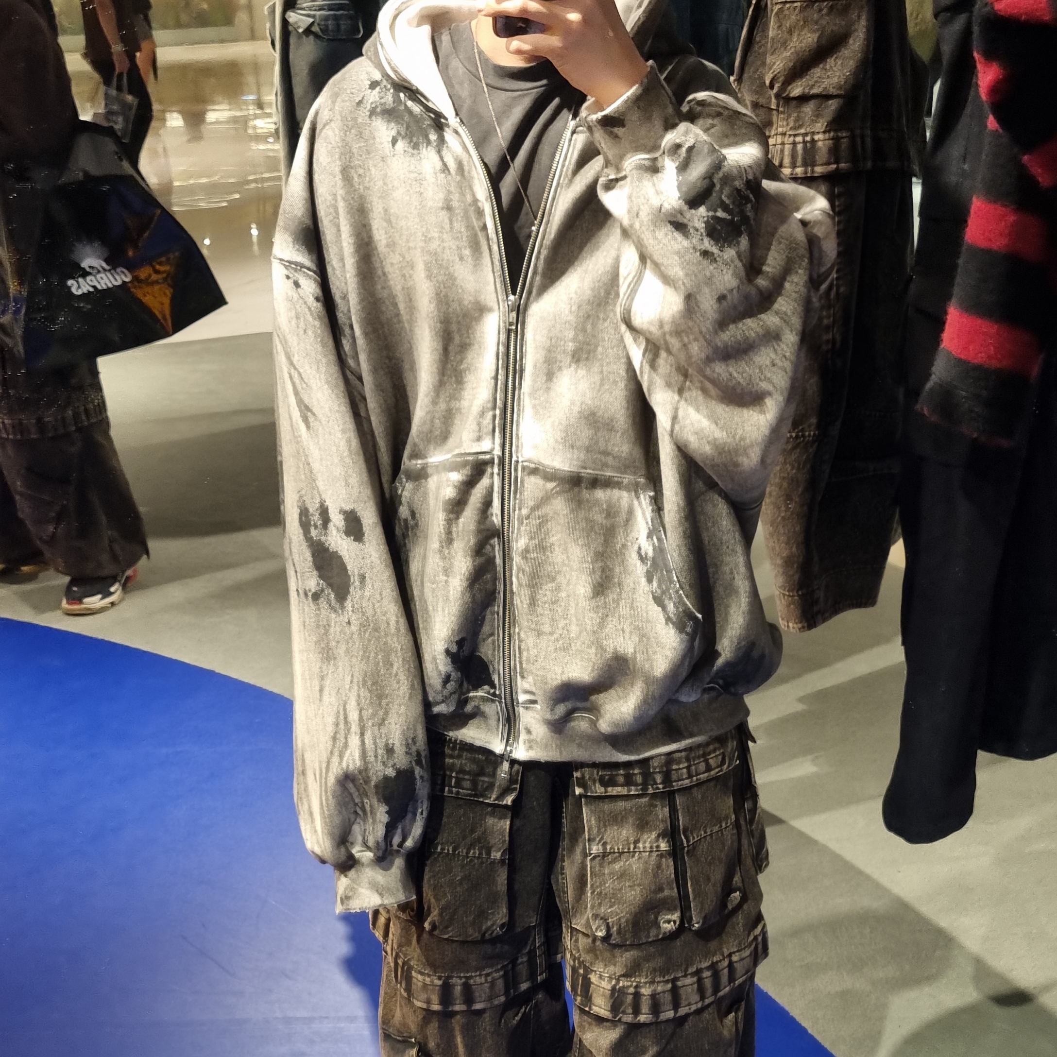 Ourpas 074 Dirty Zip Hoodie 착용 스타일