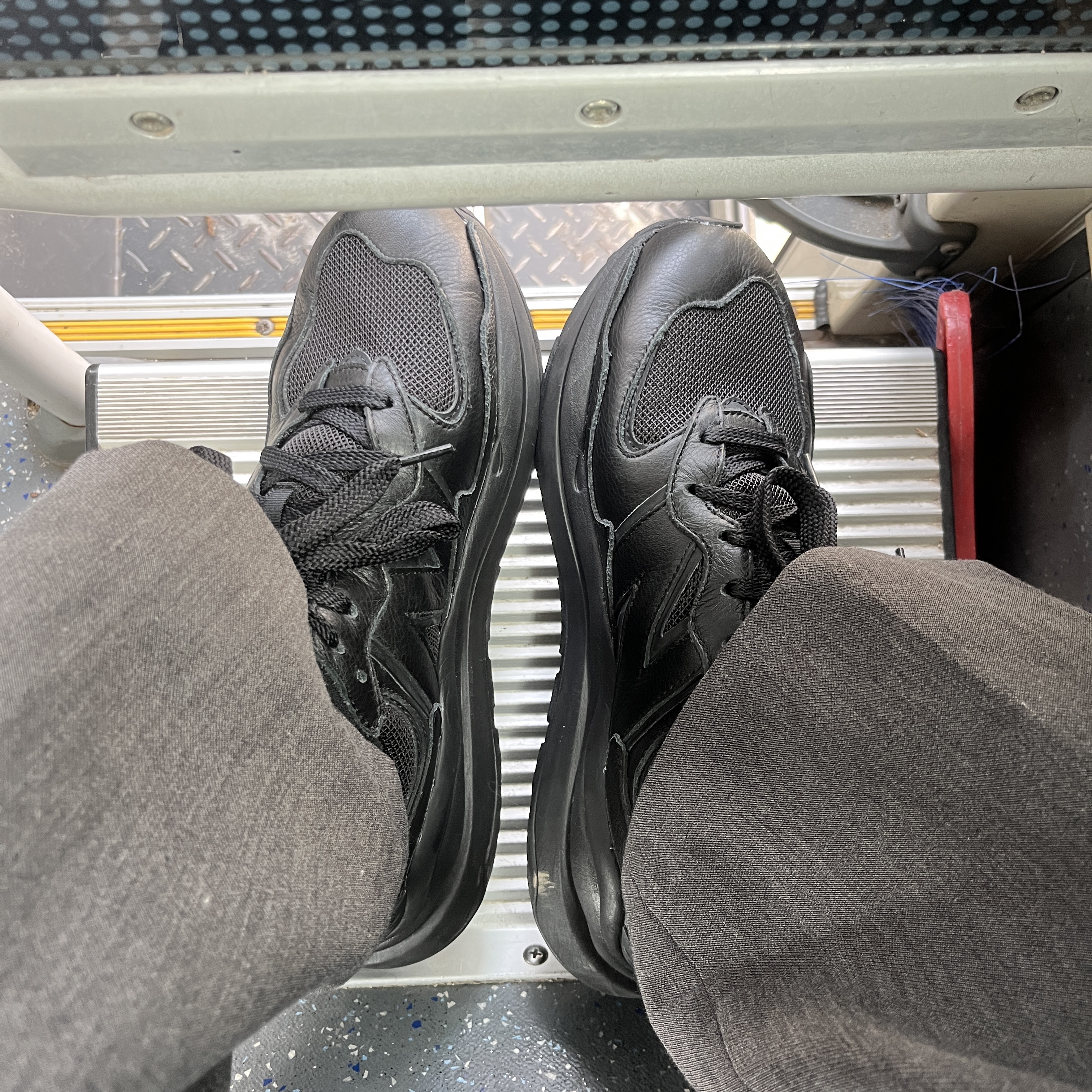 New Balance 5740 Black 착용 스타일
