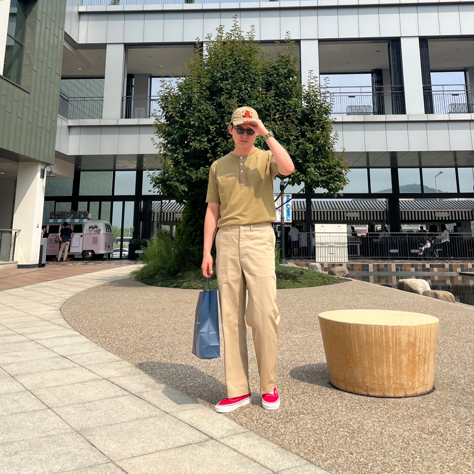 Vans Authentic 44 DX Anaheim Factory Racing Red, The Real McCoy's Logo Baseball Cap Khaki 착용 스타일