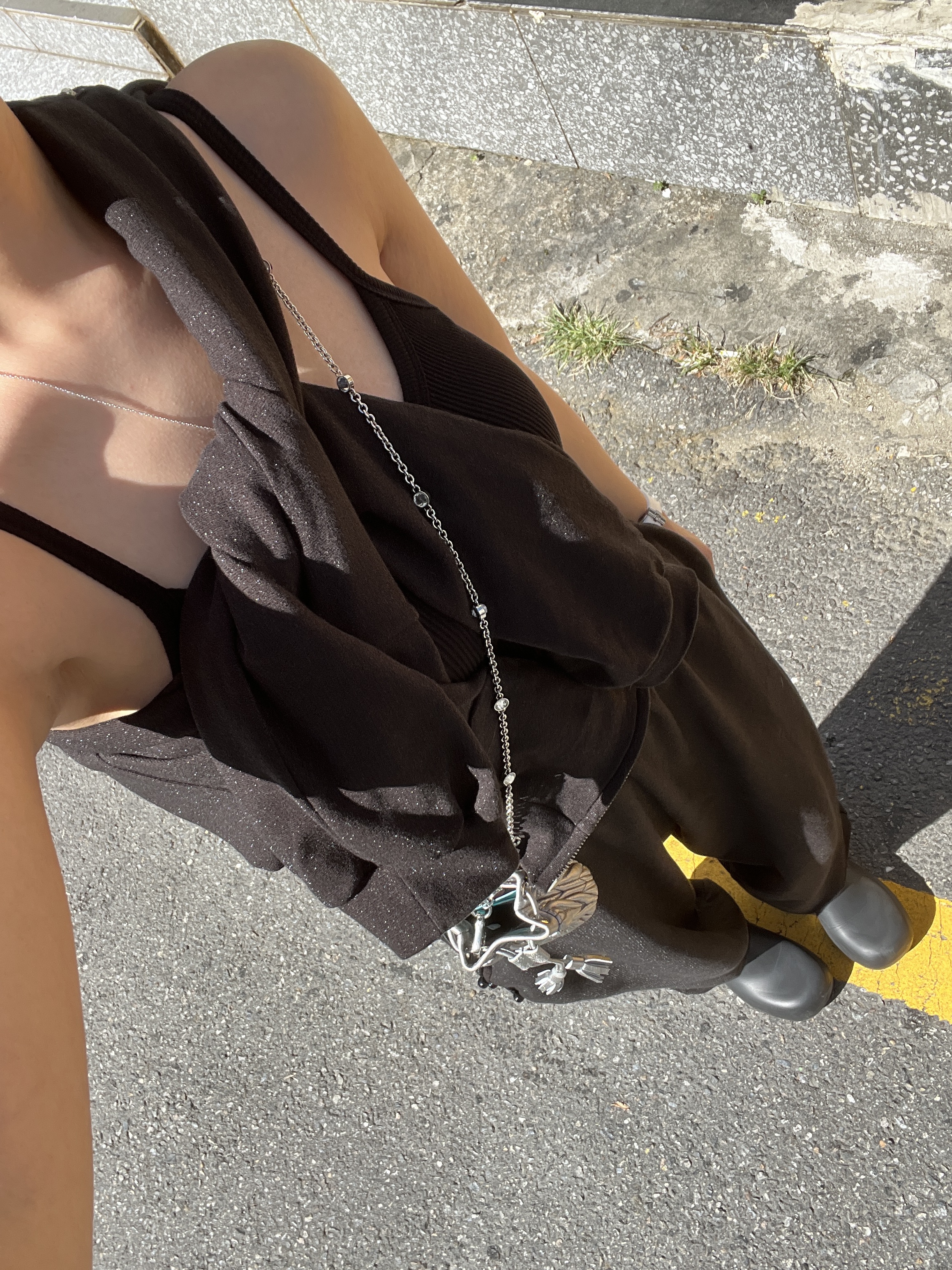(W) Bottega Veneta Rubber Flash Clog Black 착용 스타일