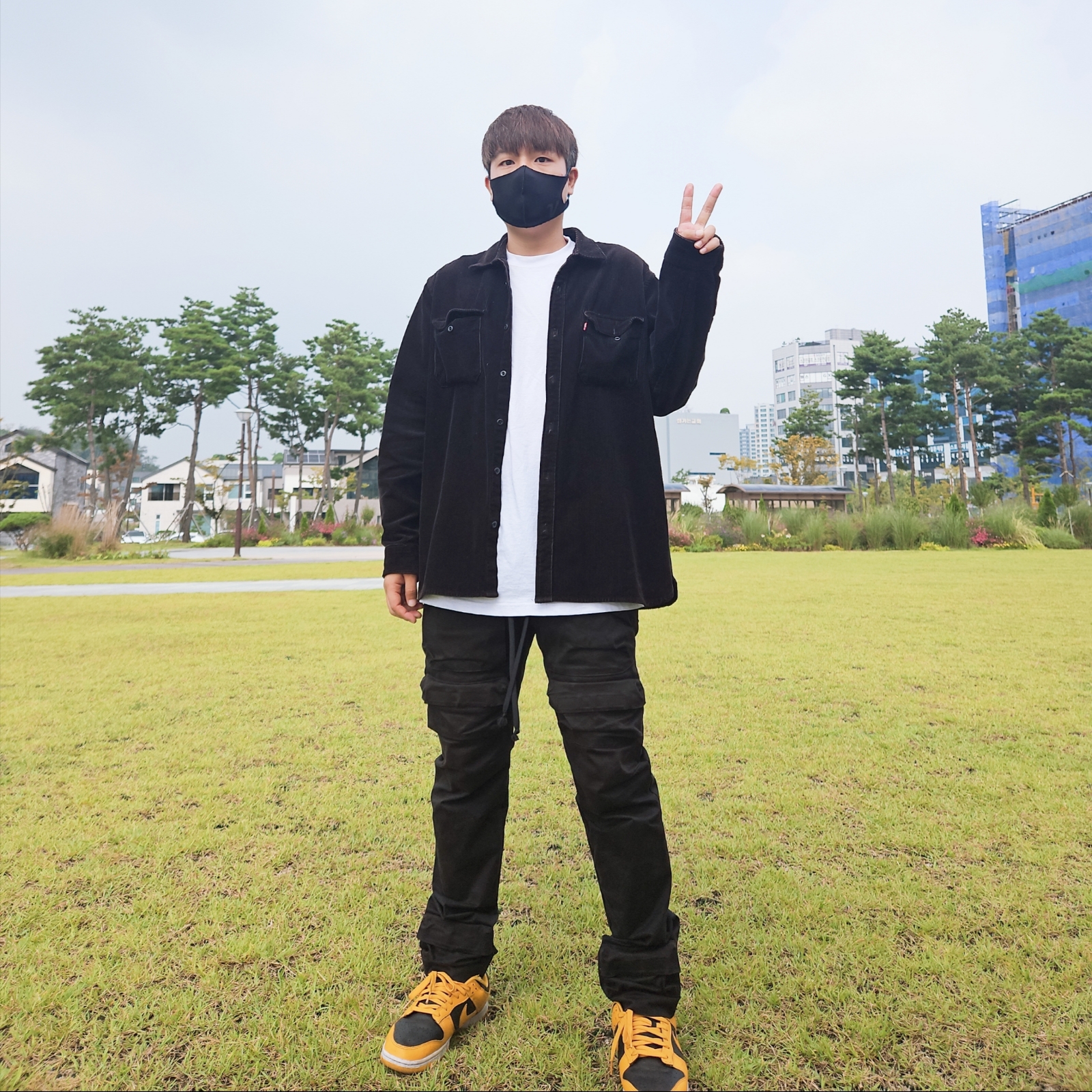 Grailz Flight Pocket Pants Black, Nike Dunk Low Retro Championship Goldenrod 착용 스타일 - 1