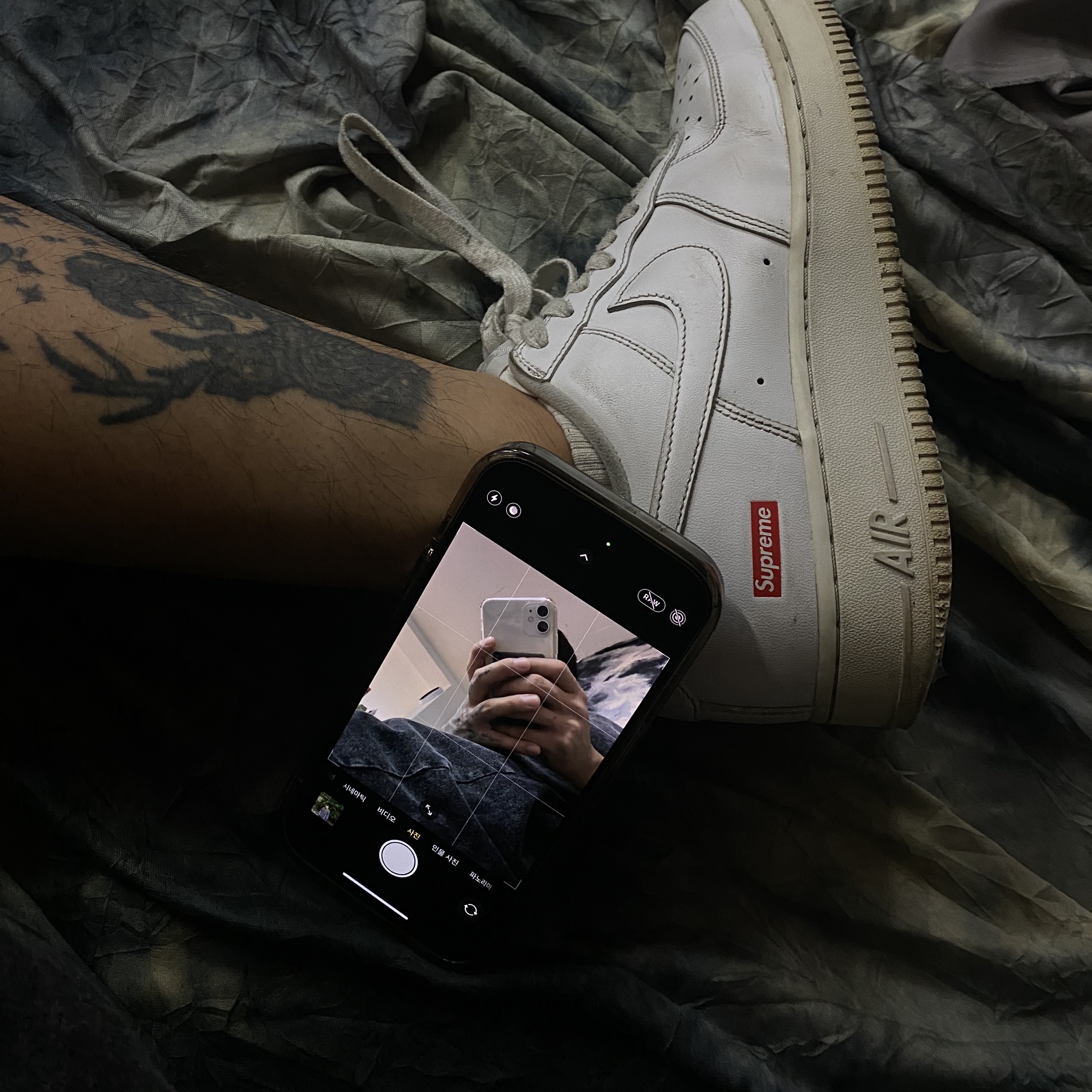 Nike x Supreme Air Force 1 Low White 착용 스타일 - 2