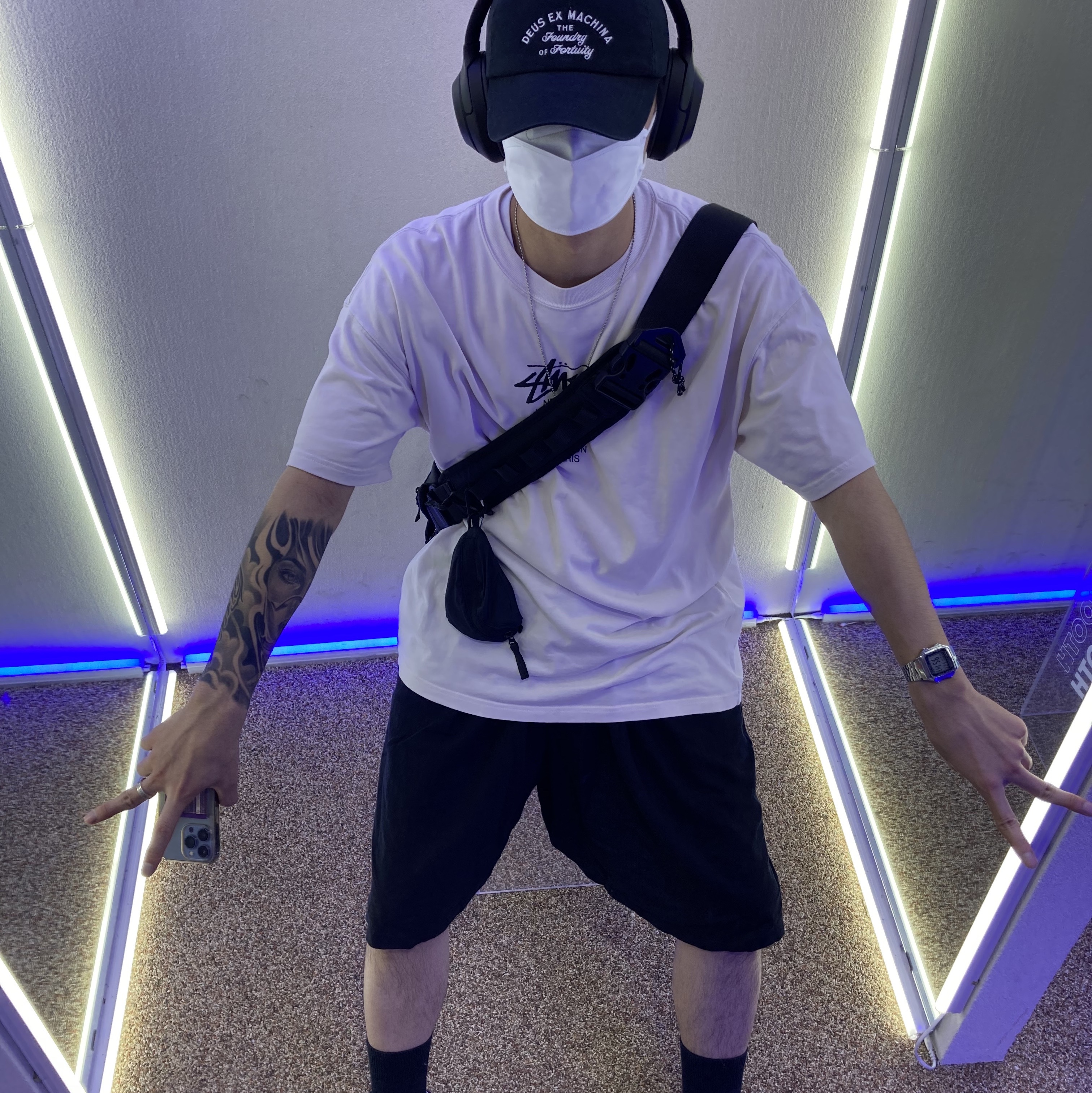 Sony WH-1000XM4 Black (Korean Ver.), Nike x Stussy WT T-Shirt White - US/EU 착용 스타일 - 1