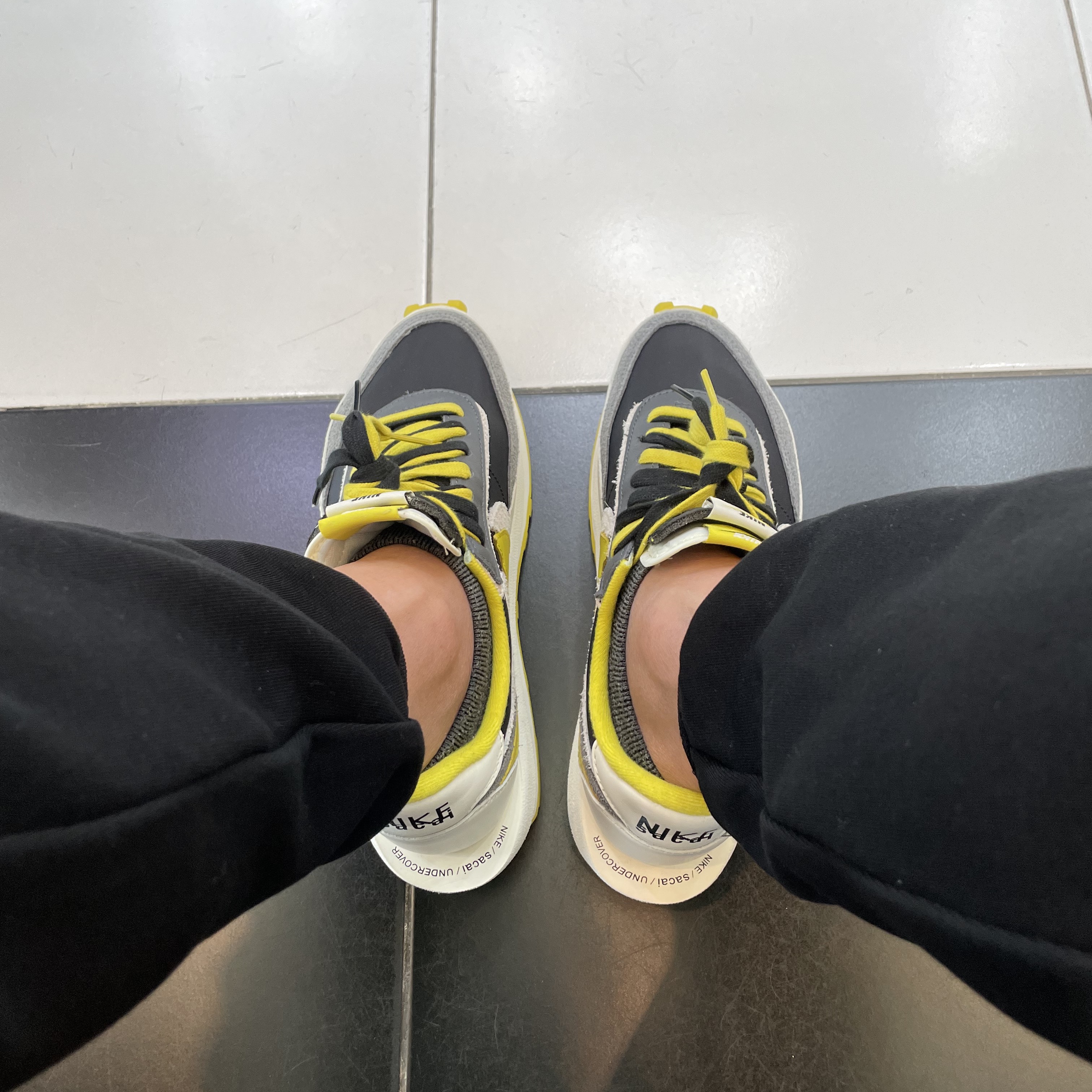 Nike x Sacai x Undercover LDWaffle Black Bright Citron 착용 스타일 - 3
