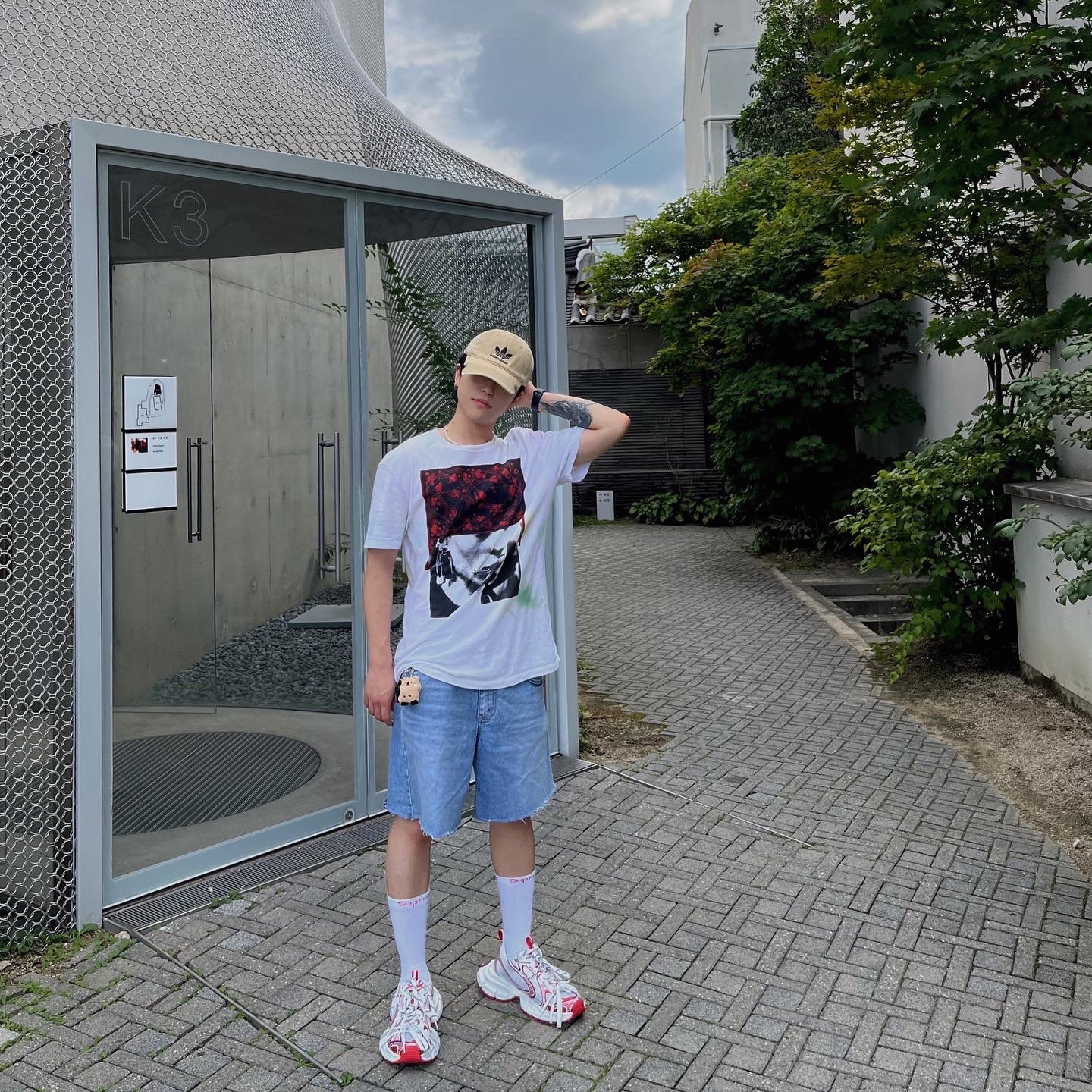 Balenciaga 3XL Sneakers White Red 착용 스타일 - 1