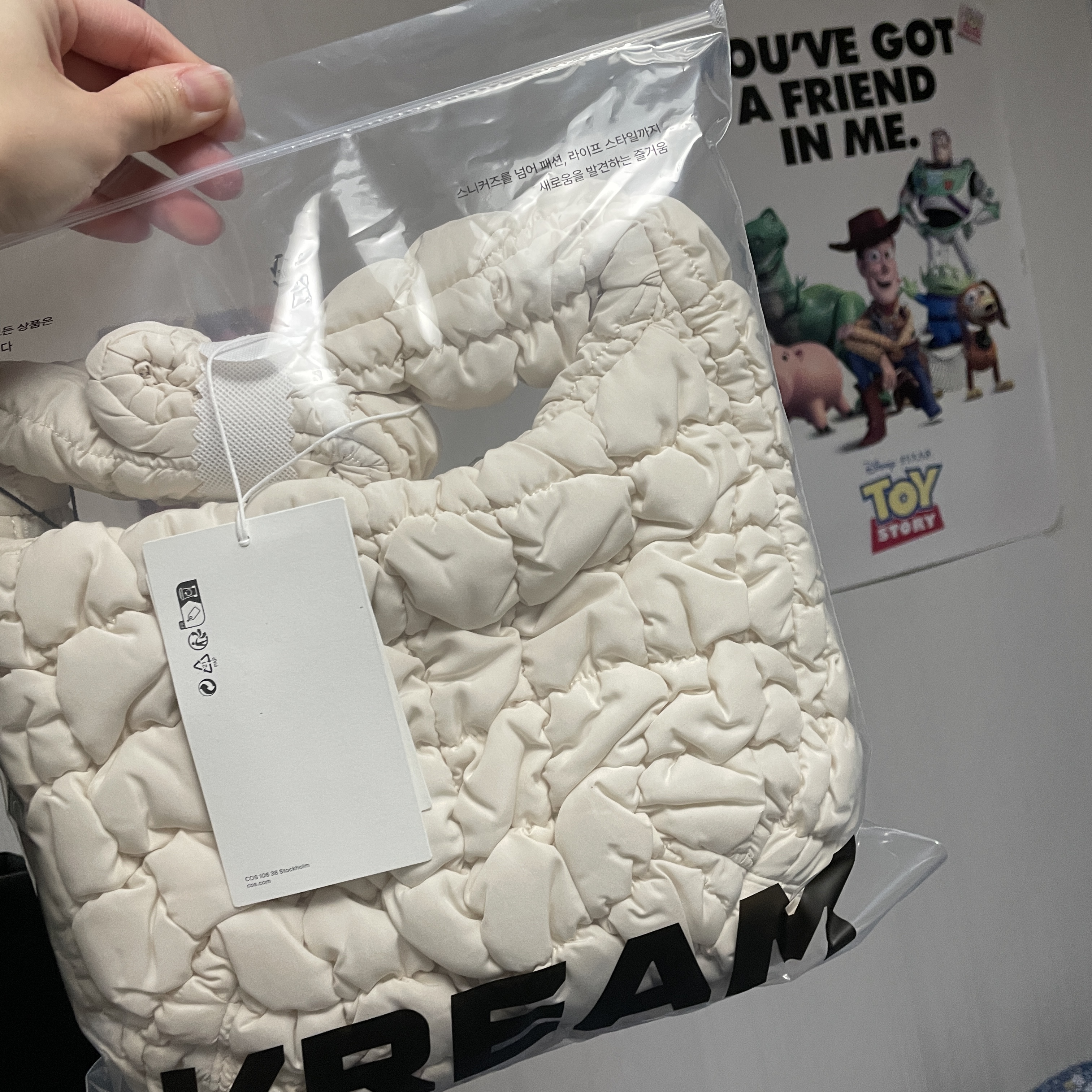 COS Quilted Mini Bag Cream 착용 스타일 - 2