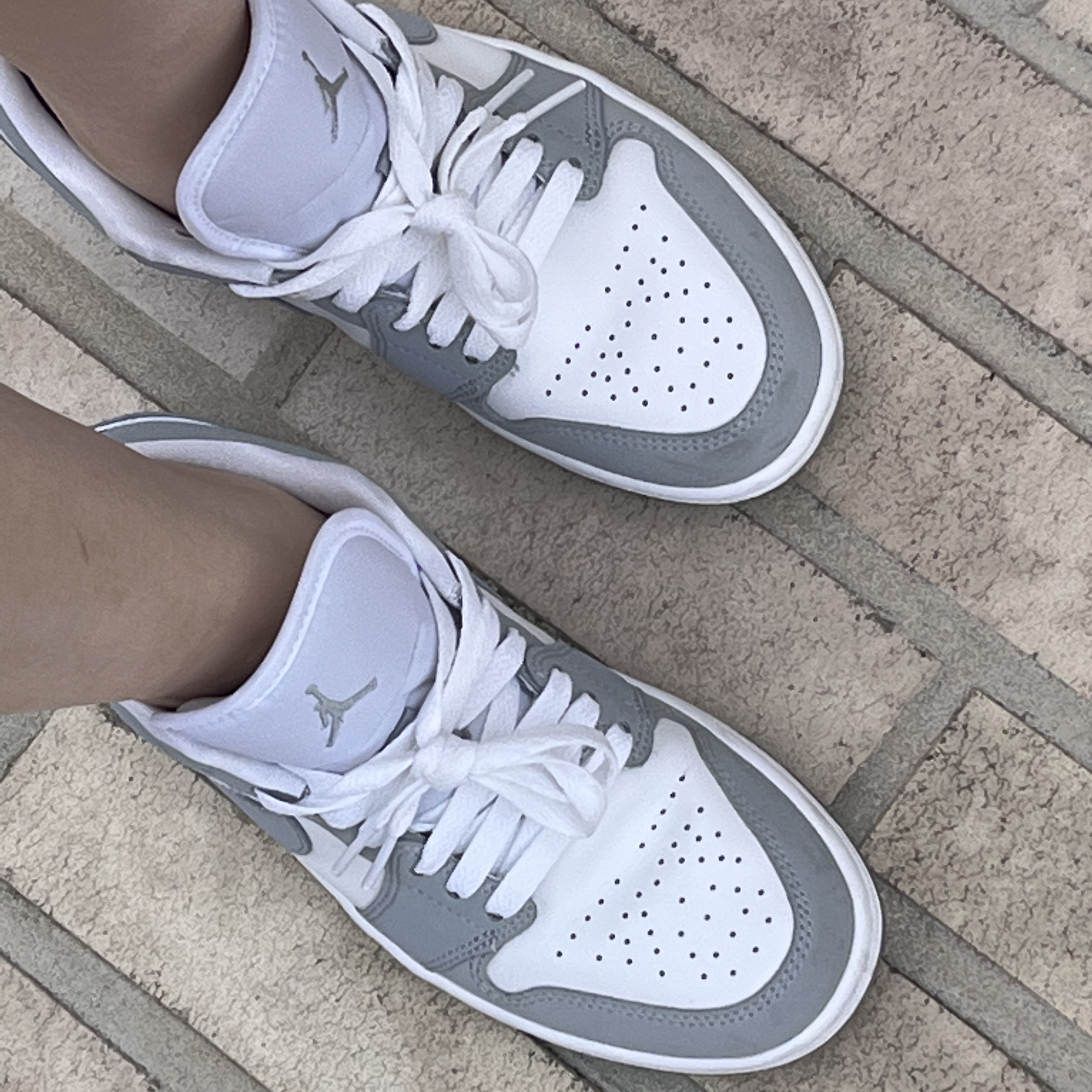 (W) Jordan 1 Low White Wolf Grey 착용 스타일 - 2