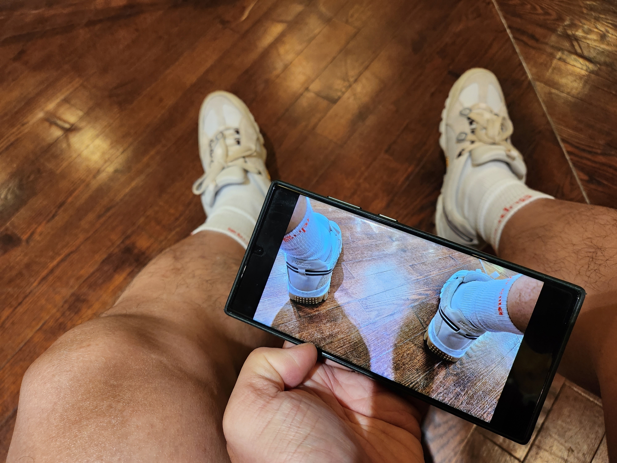 Supreme Hanes Crew Socks White (4 Pack), Nike x Jacquemus Air Humara LX Light Bone and Gold 착용 스타일