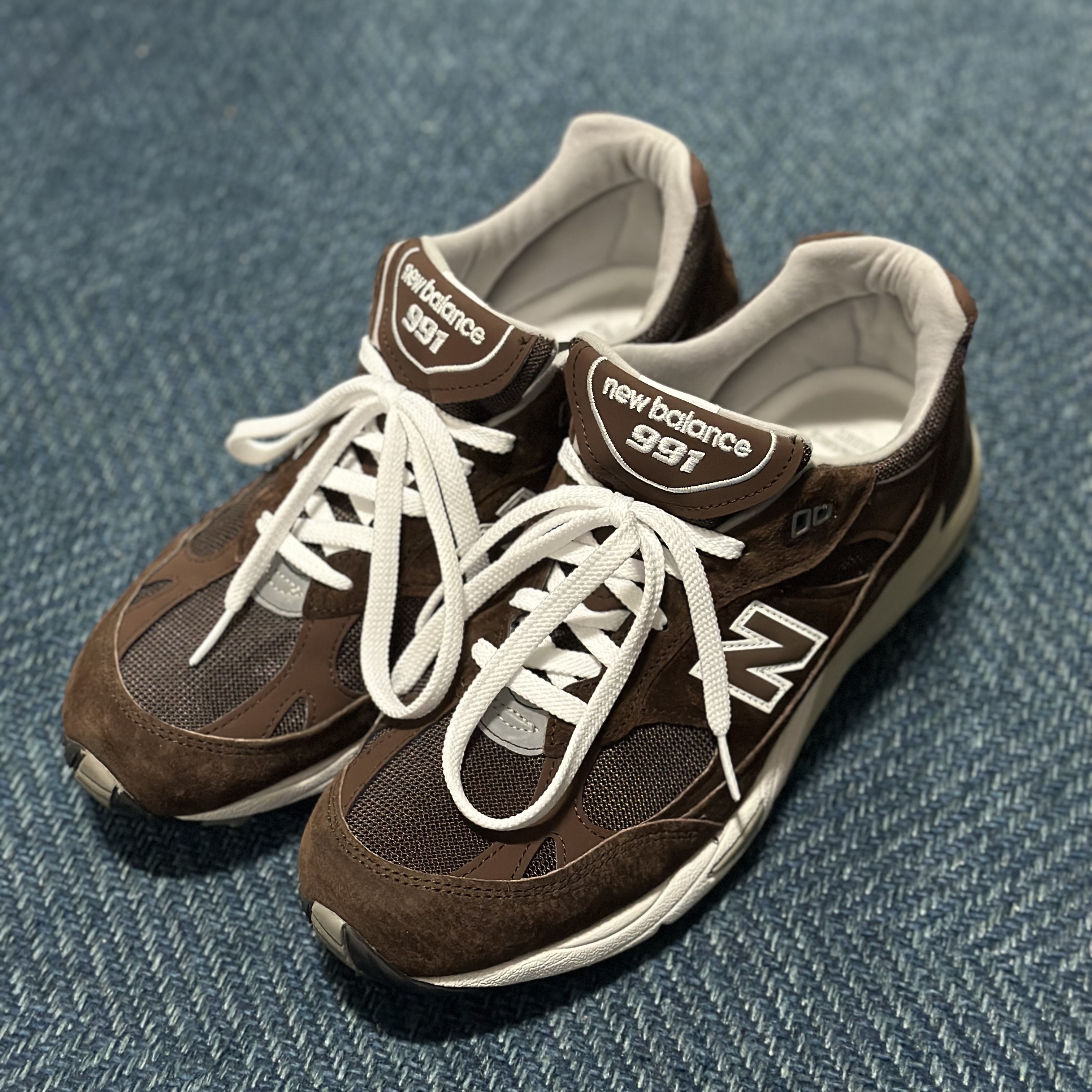 New Balance 991 Made in UK Mocha Brown 착용 스타일 - 1