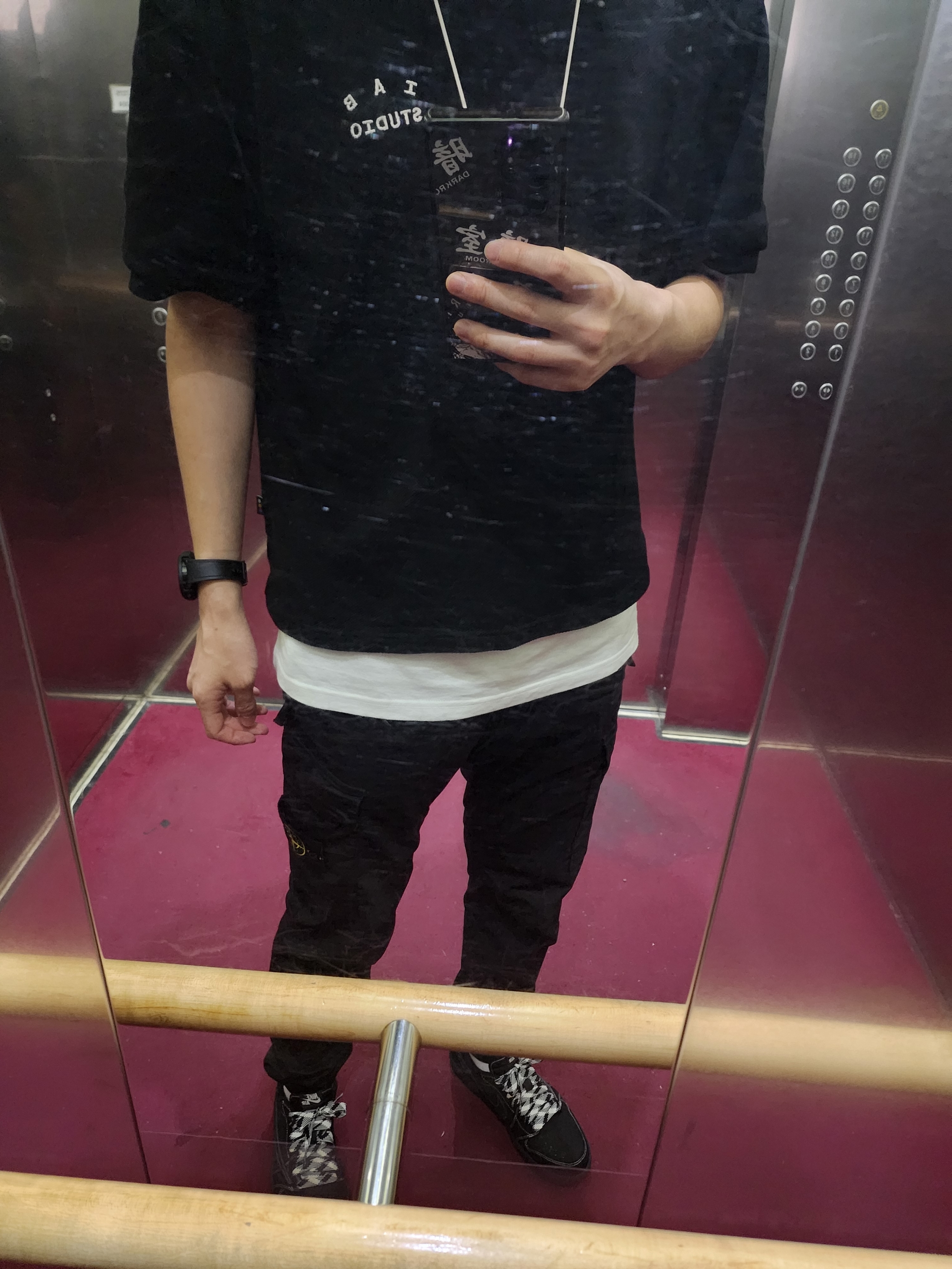Stone Island 31303 Stretch Cotton Tela Paracadute Cargo Pants Black - 22SS, Jordan 1 x Travis Scott Retro Low OG SP Black Phantom 착용 스타일