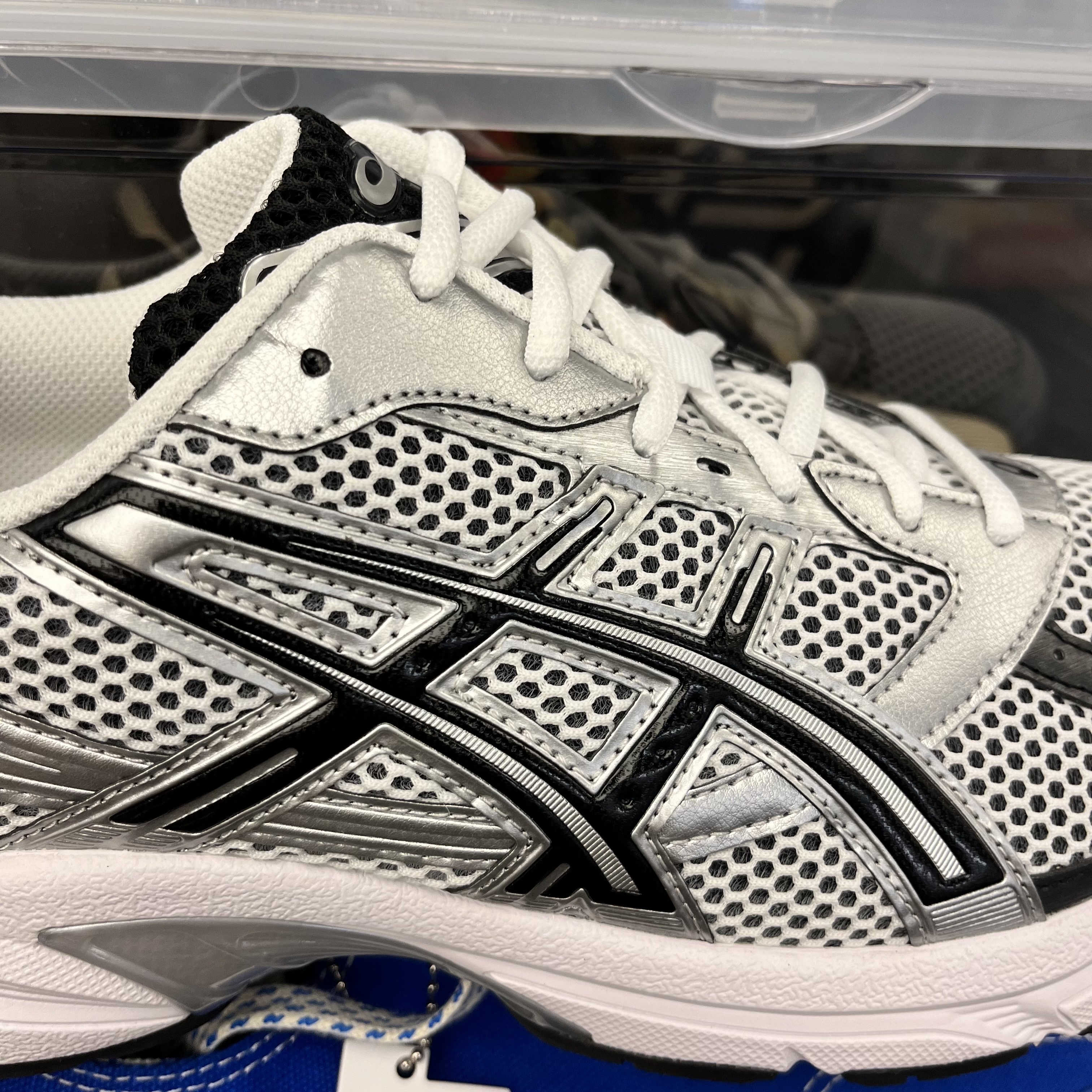 Asics Gel-1130 White Black 착용 스타일 - 1