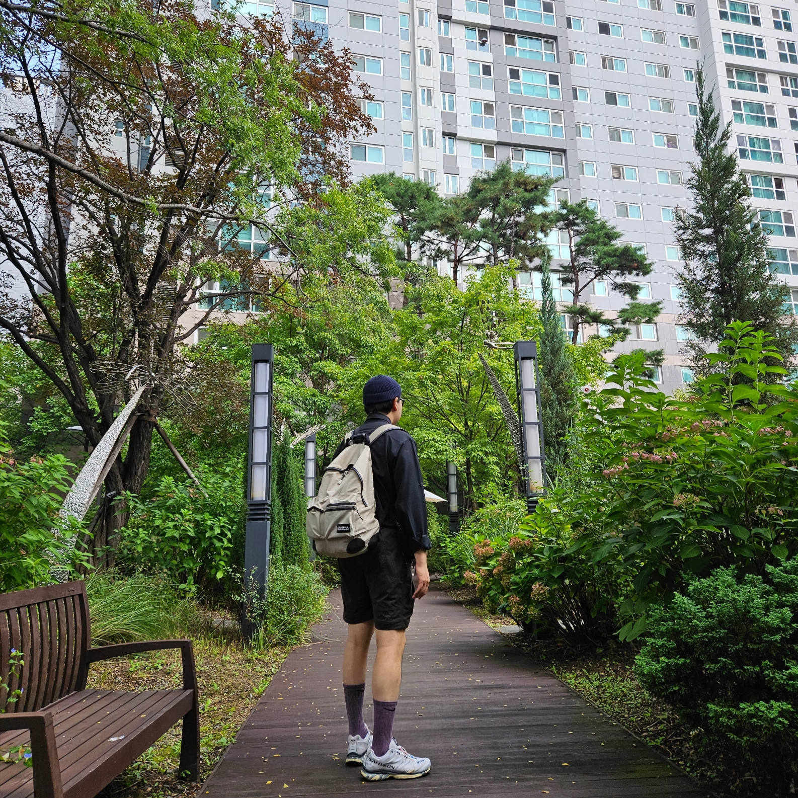 Salomon XT-4 White Lunar Rock, Nike ACG Smith Summit Cargo Pants Velvet Brown - Asia 착용 스타일 - 1
