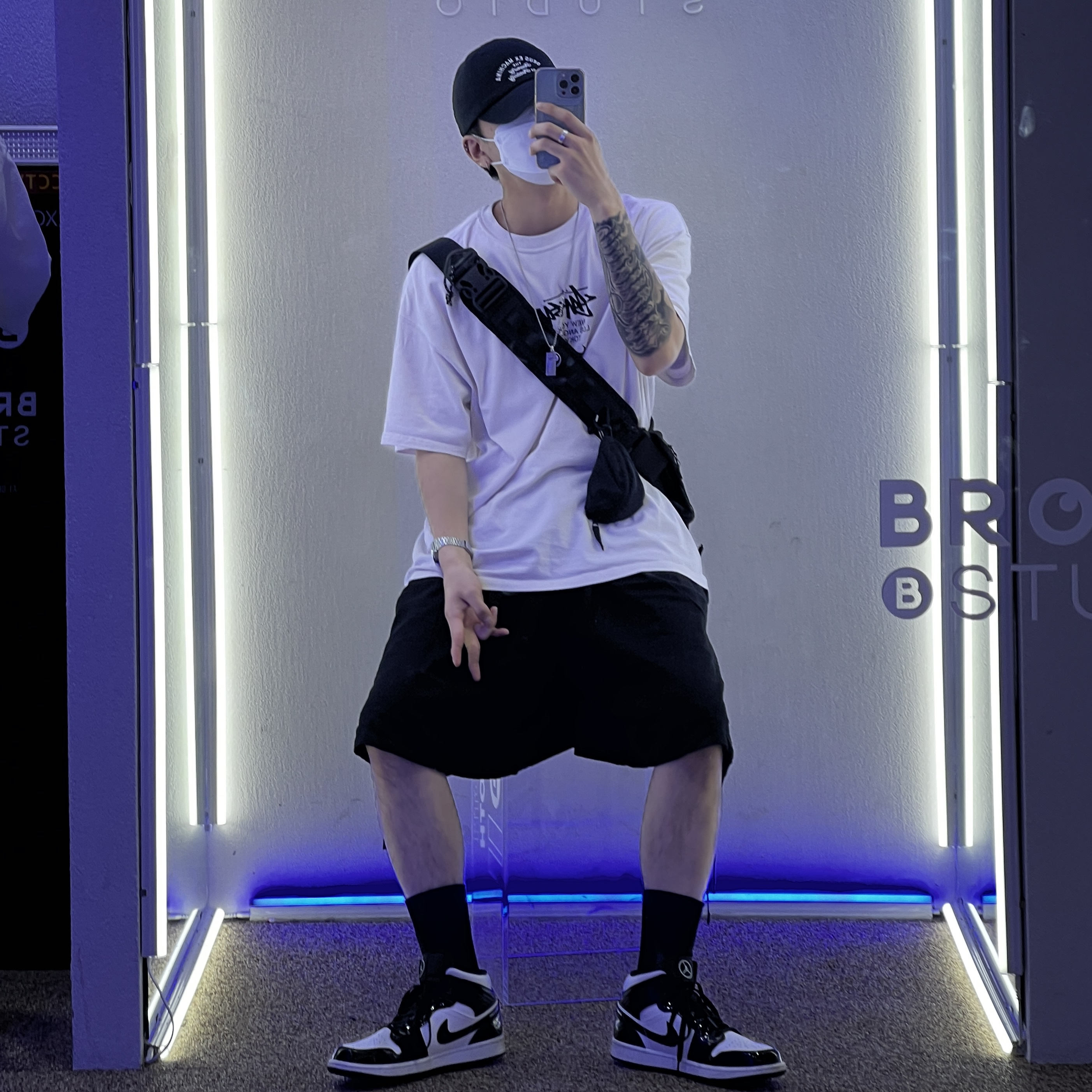Sony WH-1000XM4 Black (Korean Ver.), Nike x Stussy WT T-Shirt White - US/EU 착용 스타일 - 2