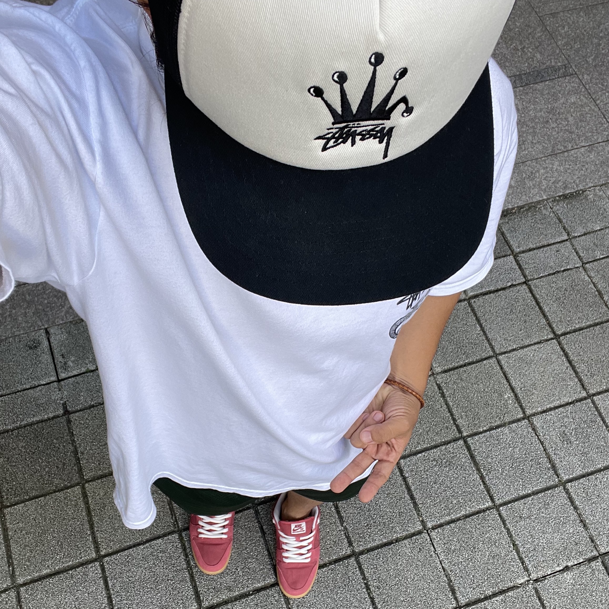 Nike SB Dunk Low Adobe, Stussy Crown Stock Trucker Cap Black 착용 스타일