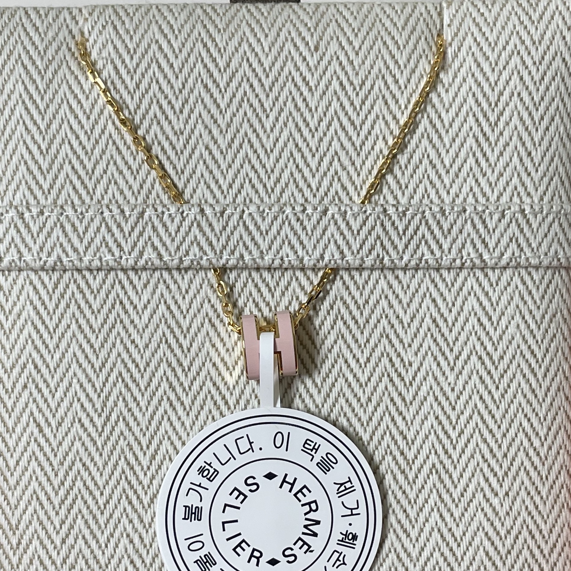 (W) Hermes Mini Pop H Pendant Gold & Rose Dragee 착용 스타일