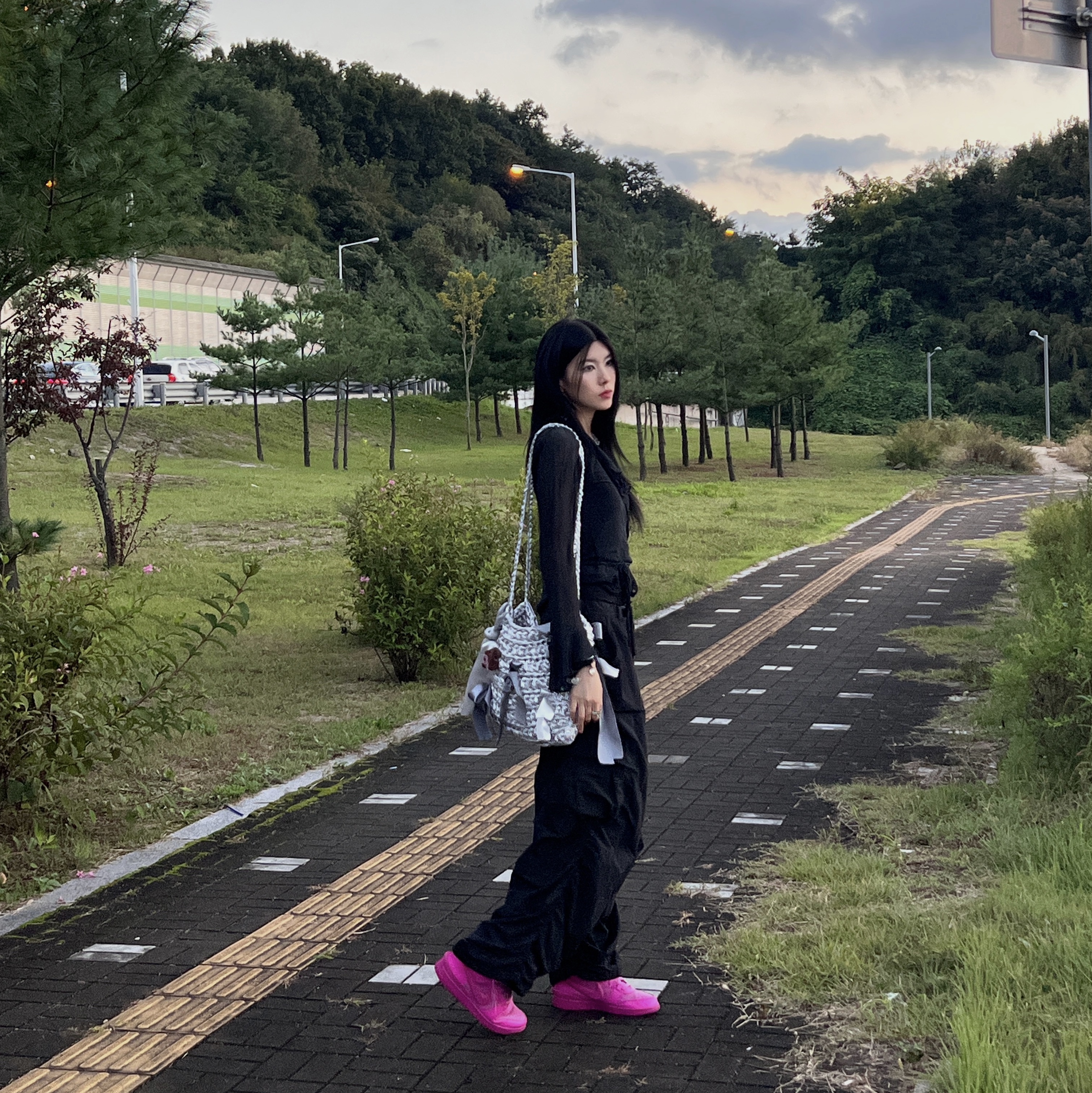 Nike x Ambush Dunk High Cosmic Fuchsia 착용 스타일 - 2