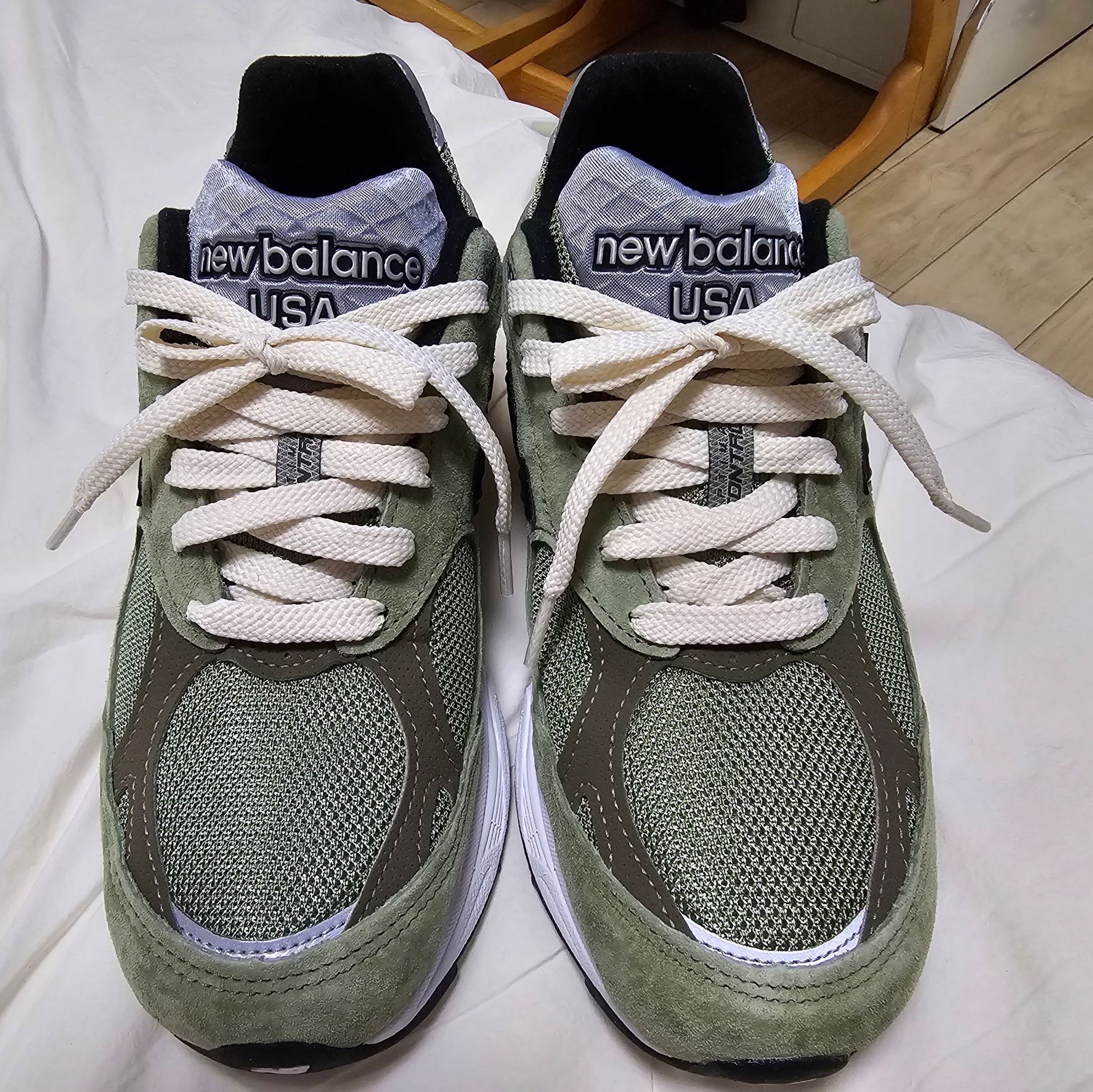 New Balance x JJJJound 990v3 Olive 착용 스타일 - 4