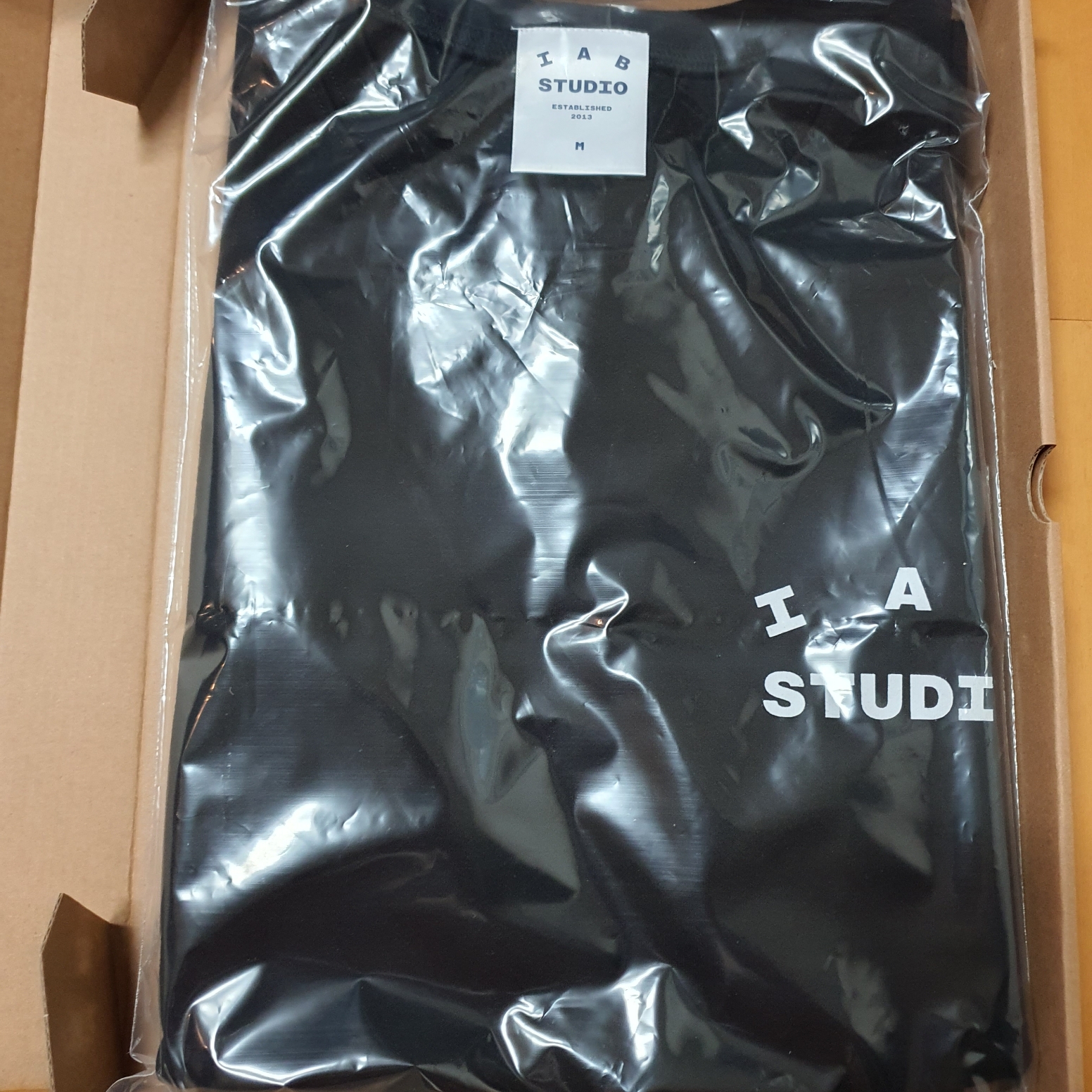 IAB Studio 10th Anniversary T-Shirt Black 착용 스타일