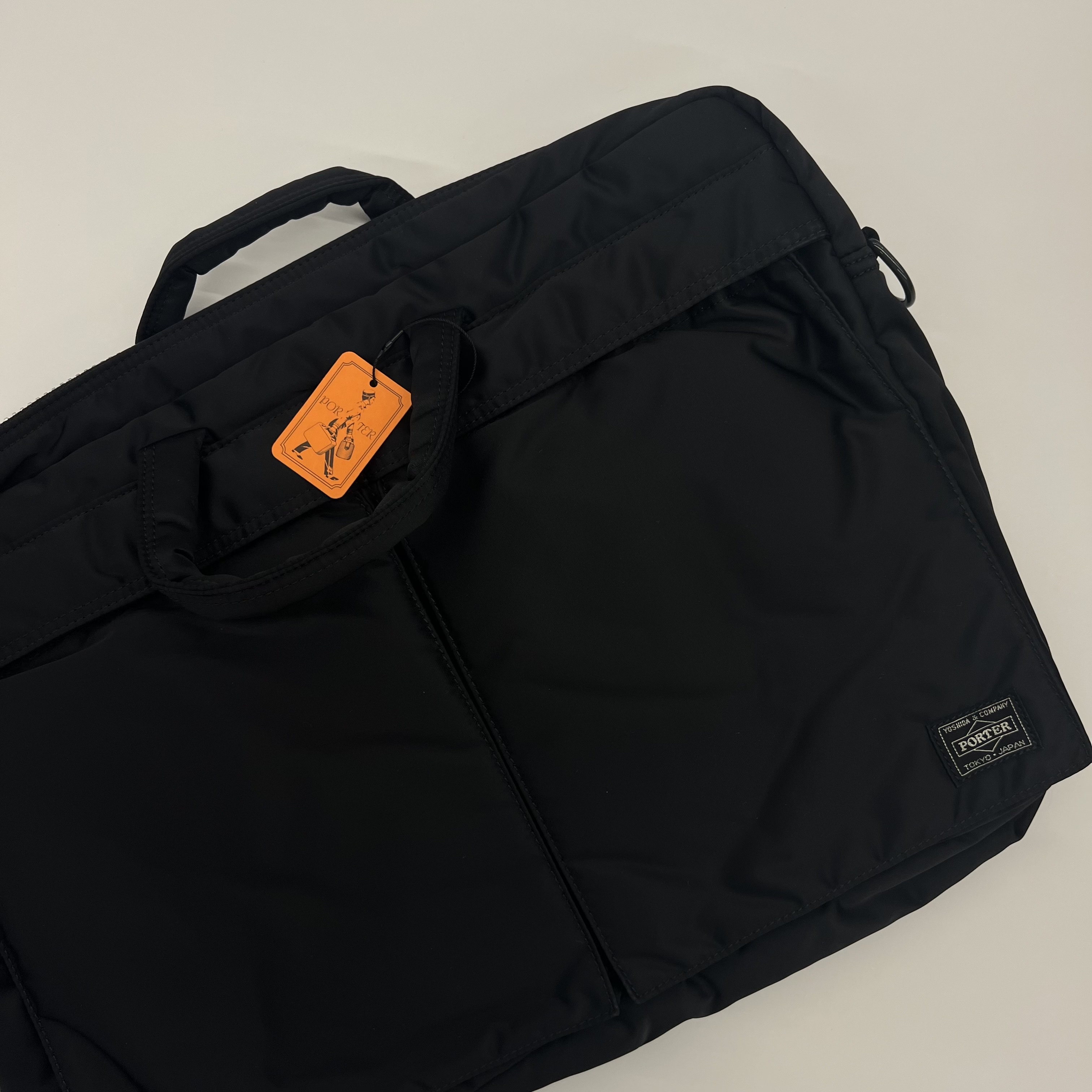Porter Tanker Shoulder Bag S Black, Porter Tanker Shoulder Bag L Black 착용 스타일 - 5
