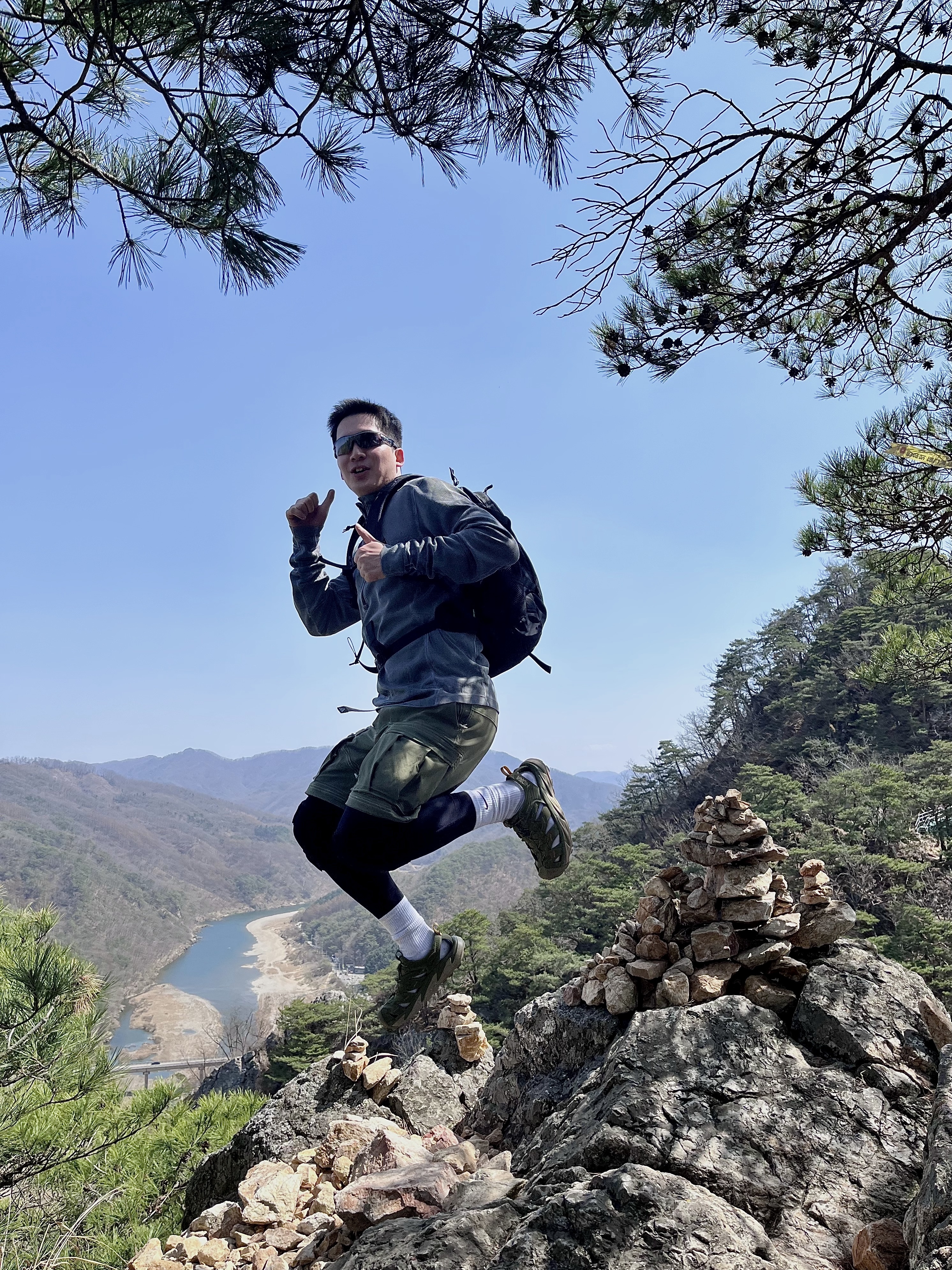 Nike NRG Dri-Fit ACG ADV Steeple Rock Half Zip Base Layer Black - Asia, Nike ACG Smith Summit Cargo Pants Medium Olive - Asia 착용 스타일 - 1