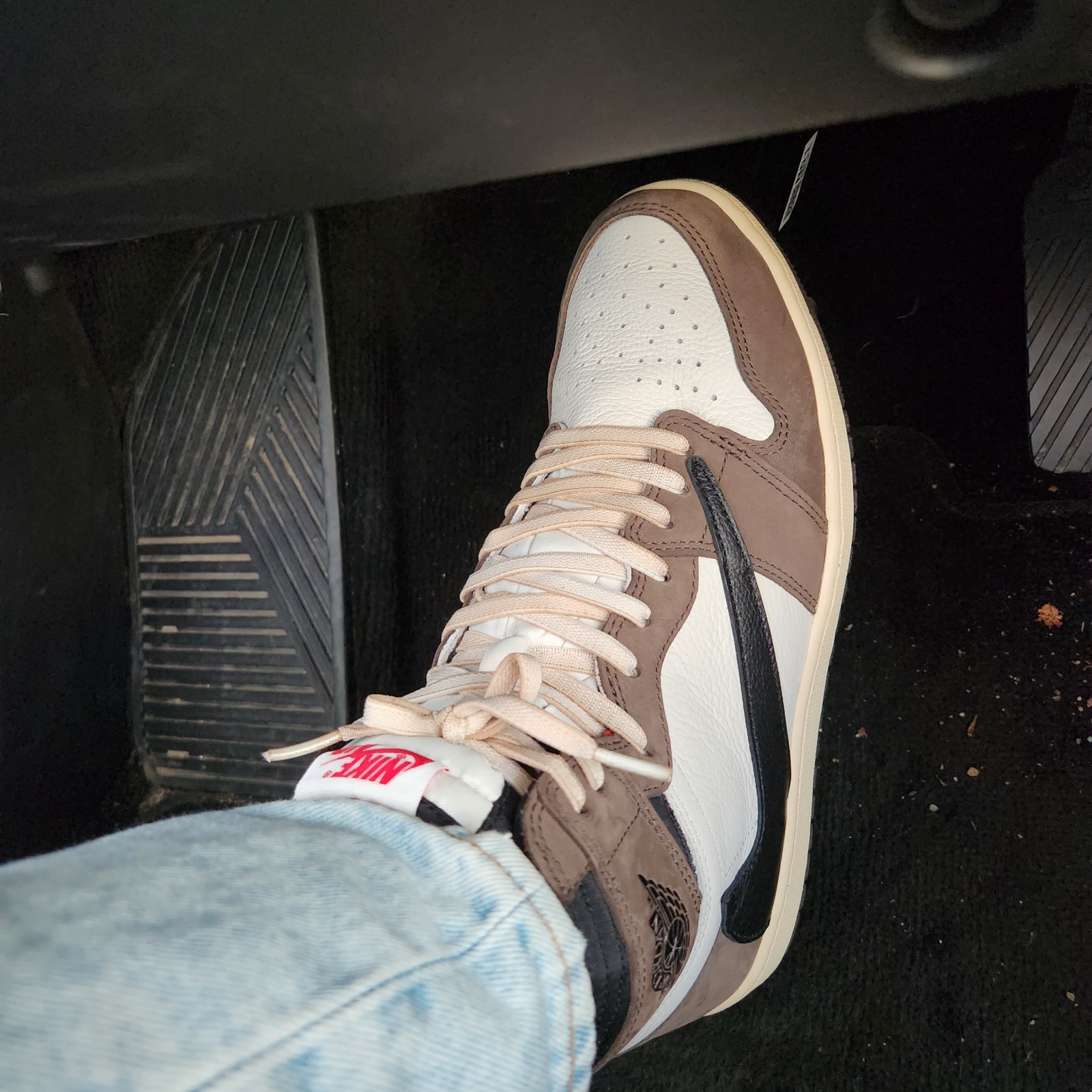 Jordan 1 x Travis Scott Retro High OG SP Mocha 착용 스타일