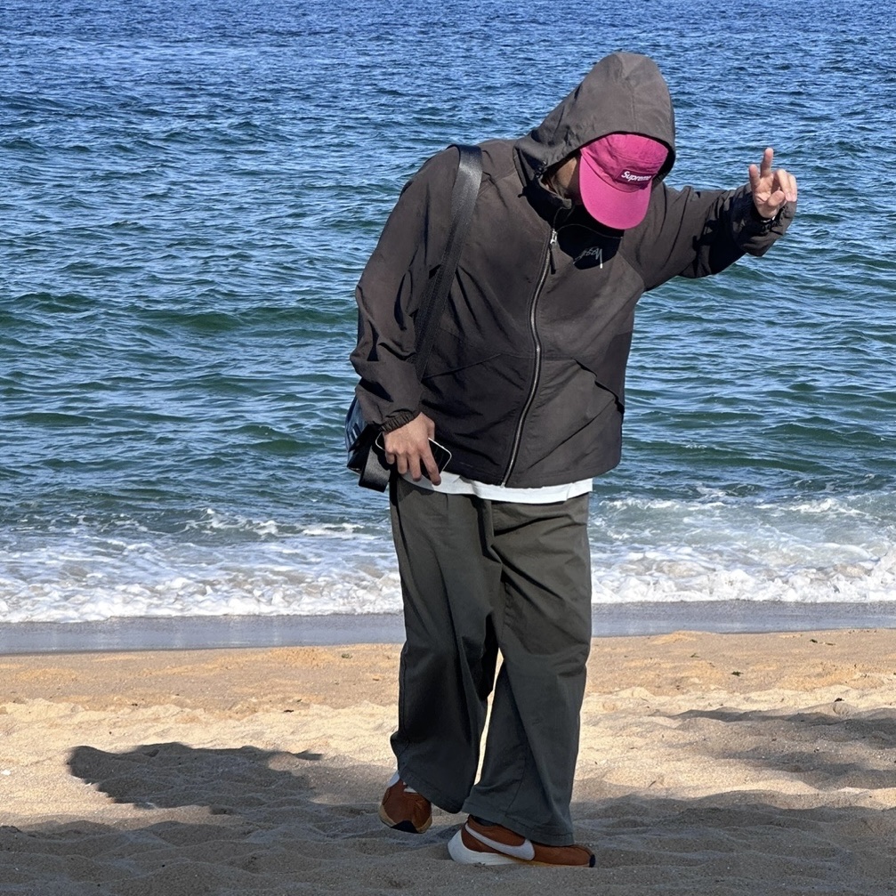 Stussy Wave Dye Beach Shell Jacket Black, Nike Moon Racer Monarch 착용 스타일 - 2