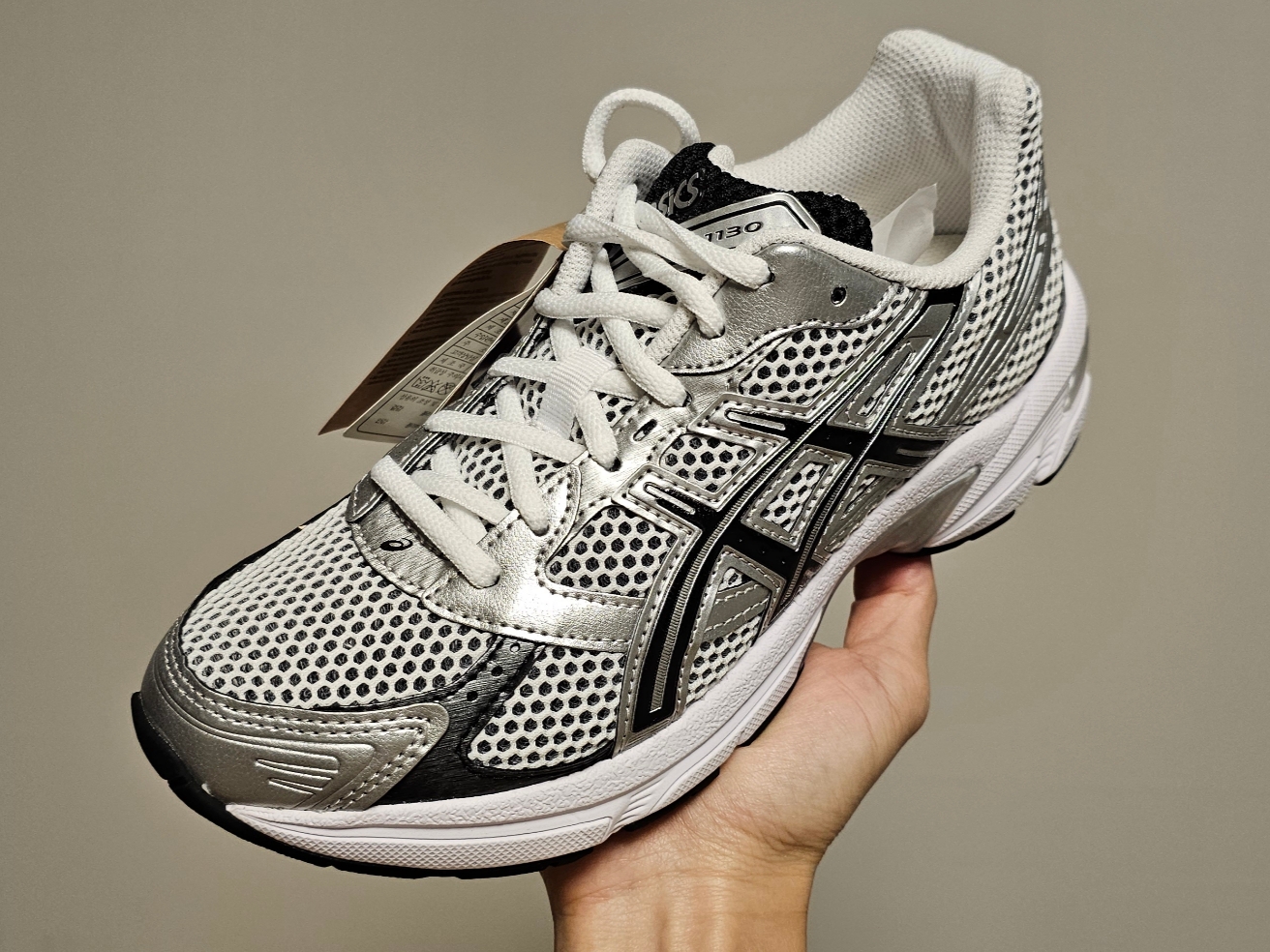 Asics Gel-1130 White Black 착용 스타일