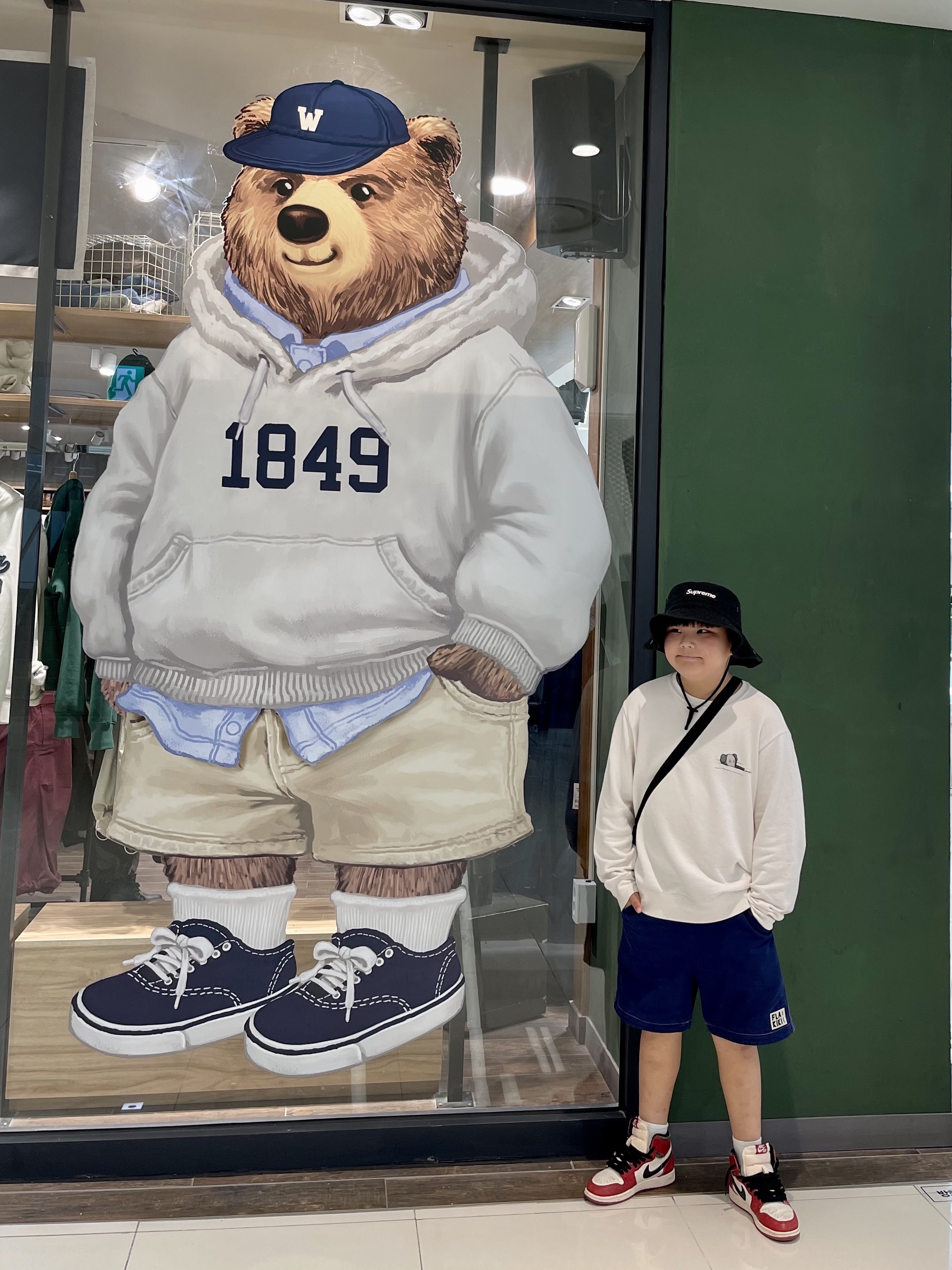 (GS) Jordan 1 Retro High OG Chicago 2022, Supreme Military Boonie Black - 23FW 착용 스타일 - 1