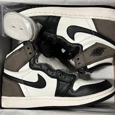 Jordan 1 Retro High OG Black Mocha 착용 스타일