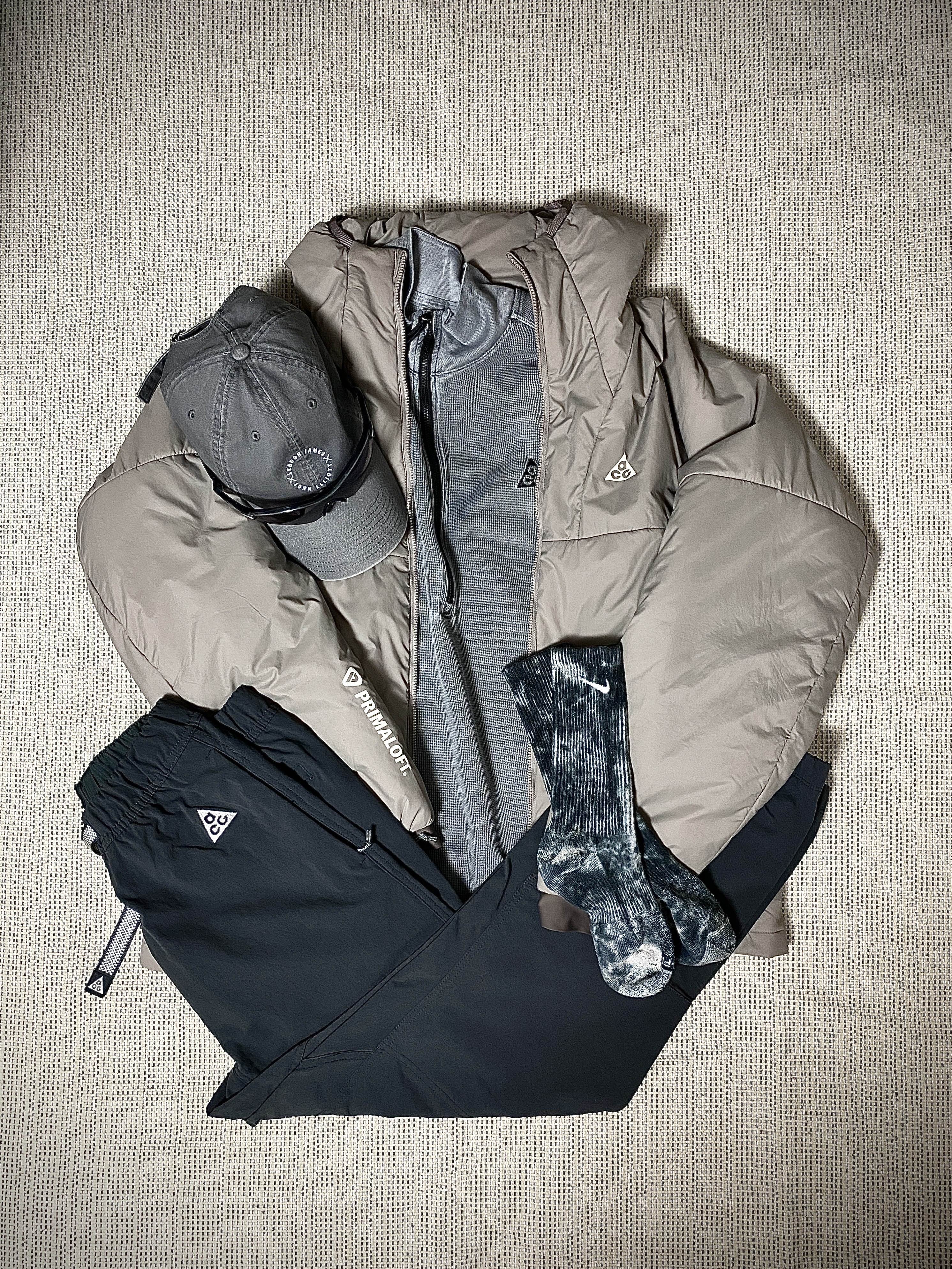 Nike ACG Therma-Fit ADV Rope De Dope Jacket Moon Fossil - Asia, Nike NRG Dri-Fit ACG ADV Steeple Rock Half Zip Base Layer Black - Asia 착용 스타일 - 4