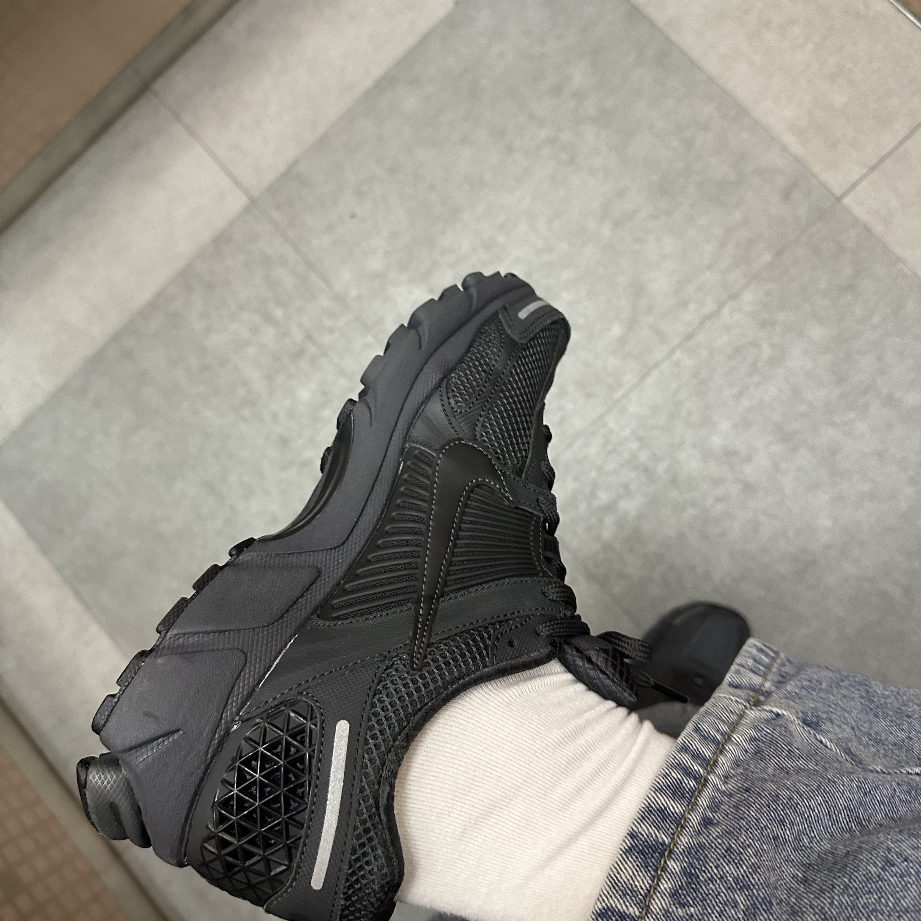 Nike Zoom Vomero 5 SP Anthracite 2023 착용 스타일 - 1