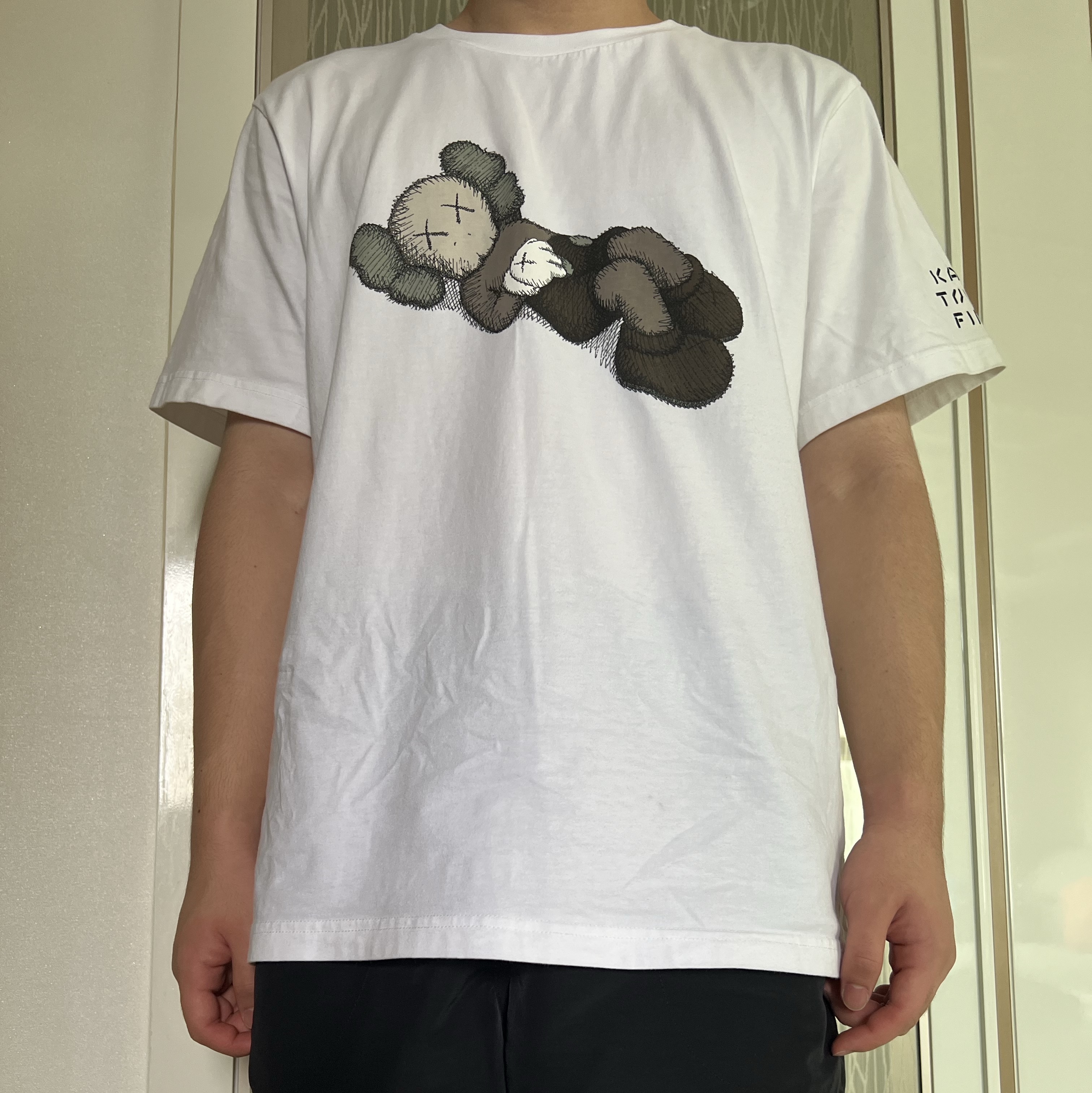 Uniqlo x Kaws Tokyo First T-Shirt White - JP 착용 스타일