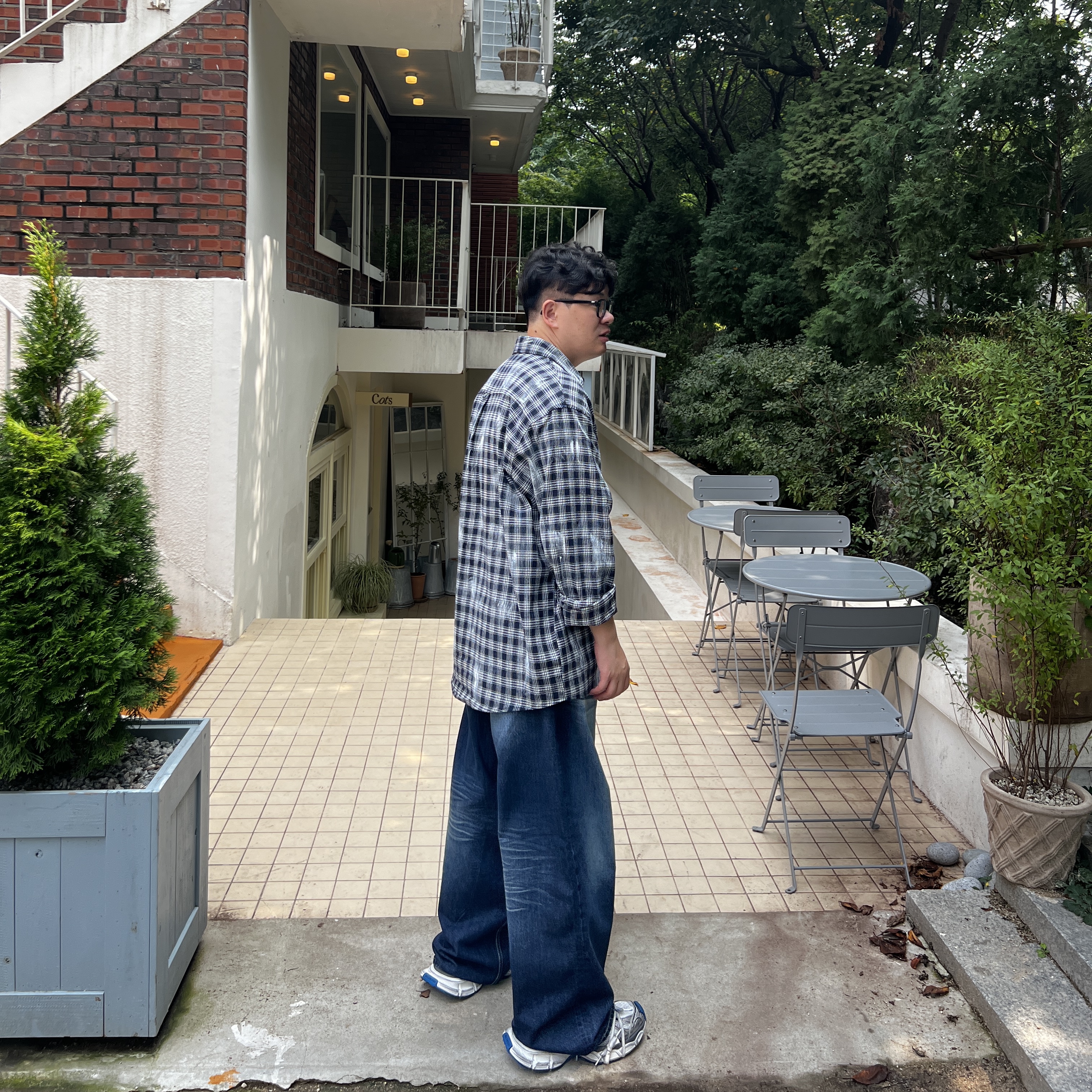 Balenciaga 3XL Sneakers Grey White Blue 착용 스타일