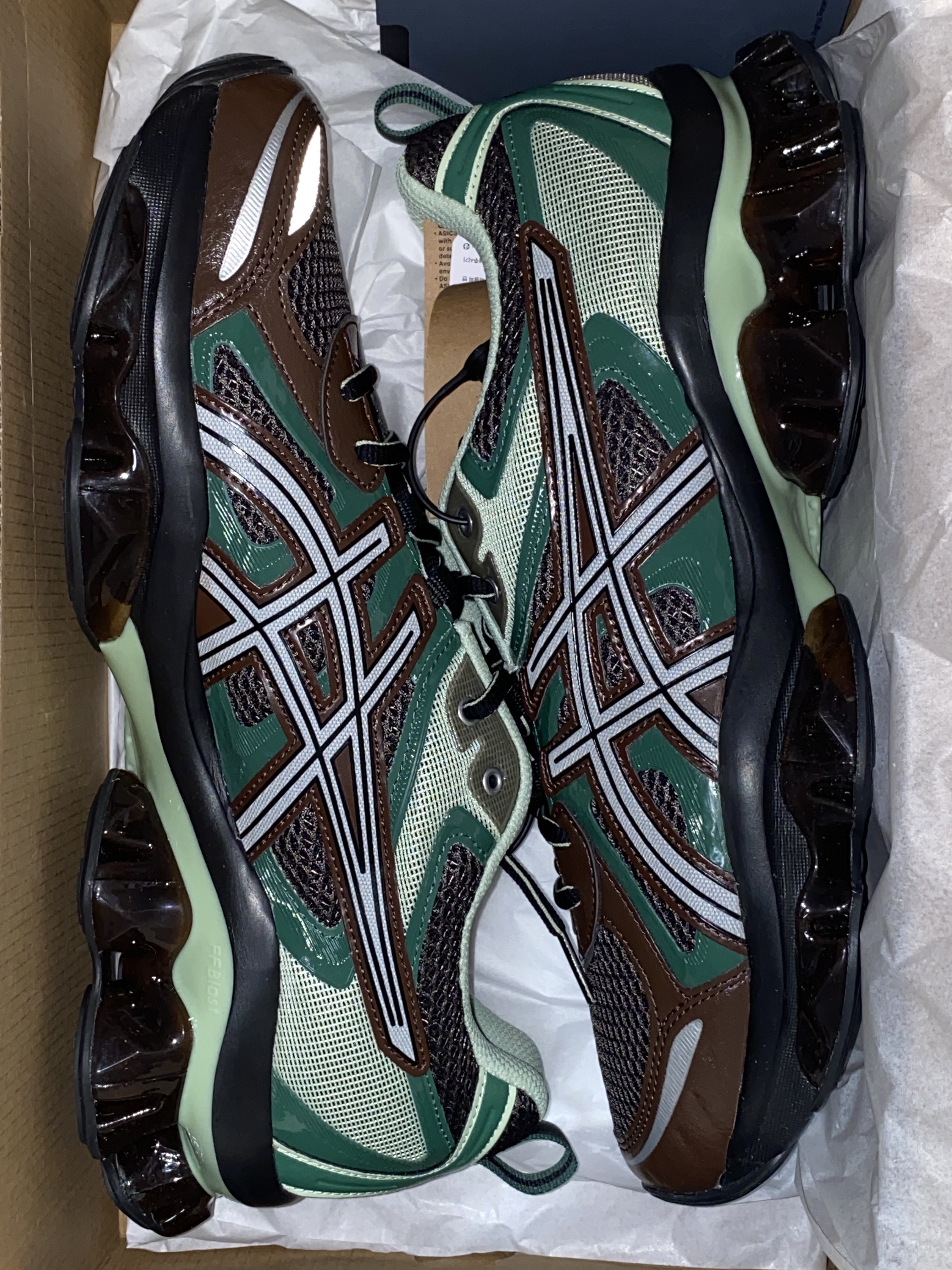 Asics Gel-Quantum Kinetic Dark Sepia Shamrock Green 착용 스타일