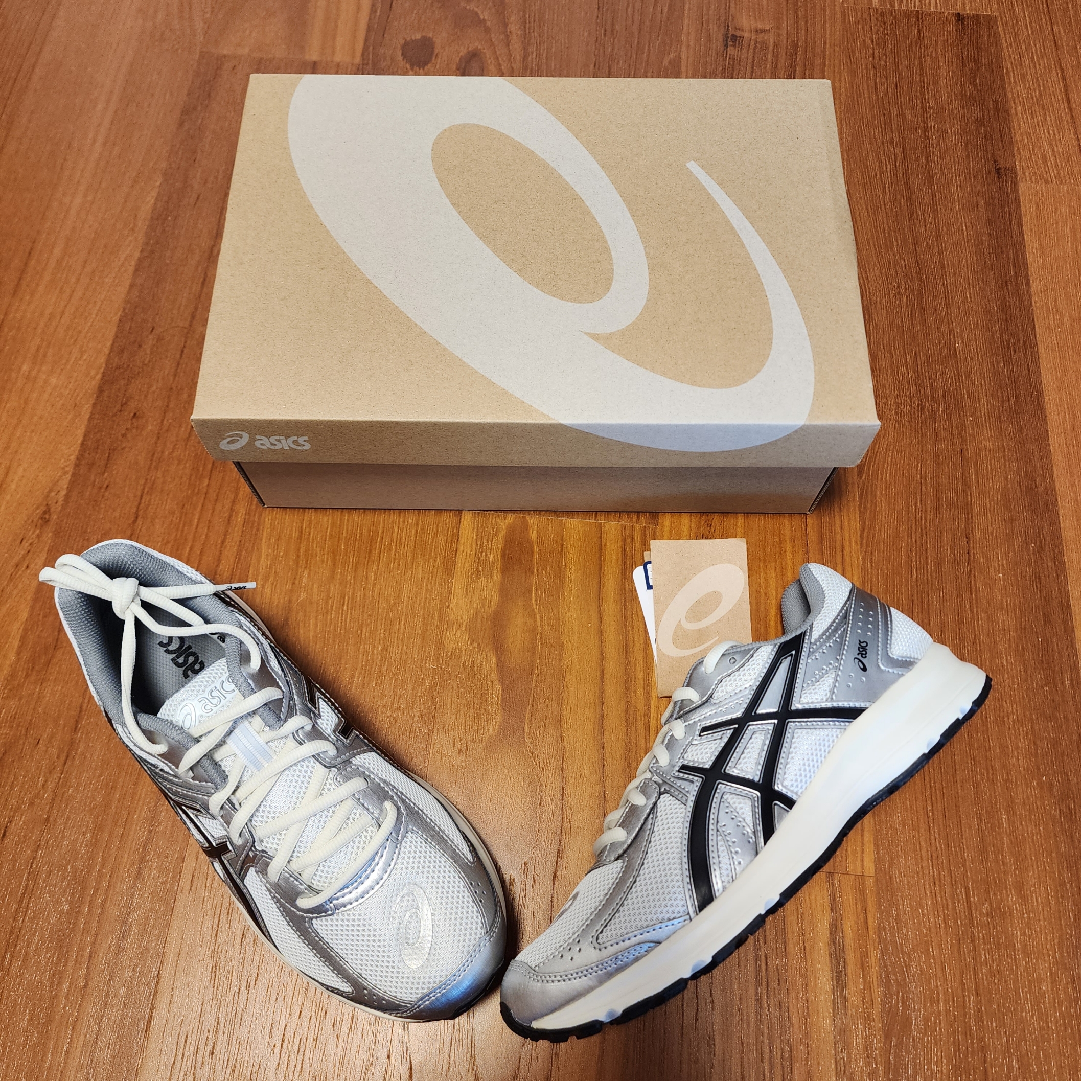 Asics Jog 100 S White Black - 2E Wide 착용 스타일 - 2