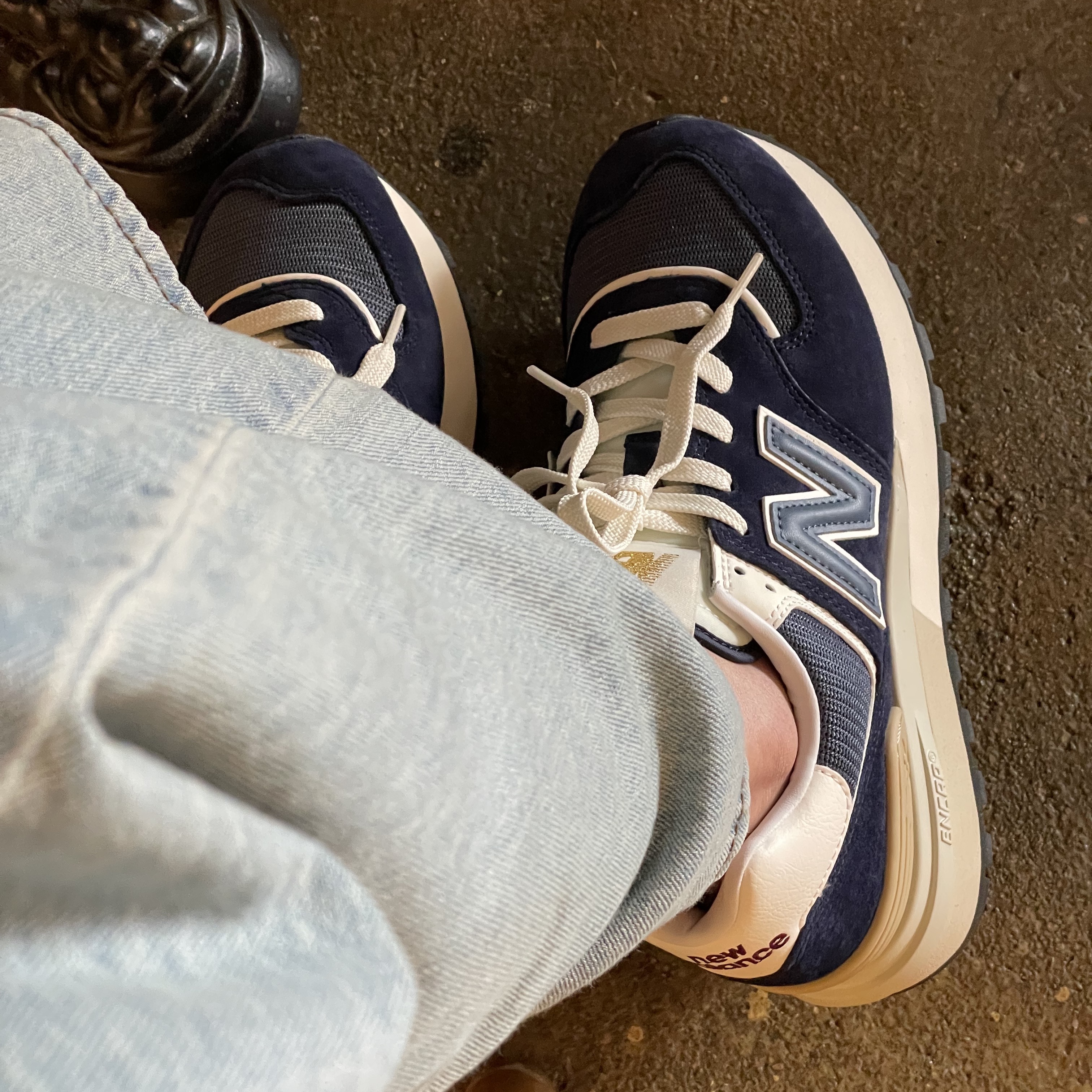 New Balance 574 Legacy Navy 착용 스타일