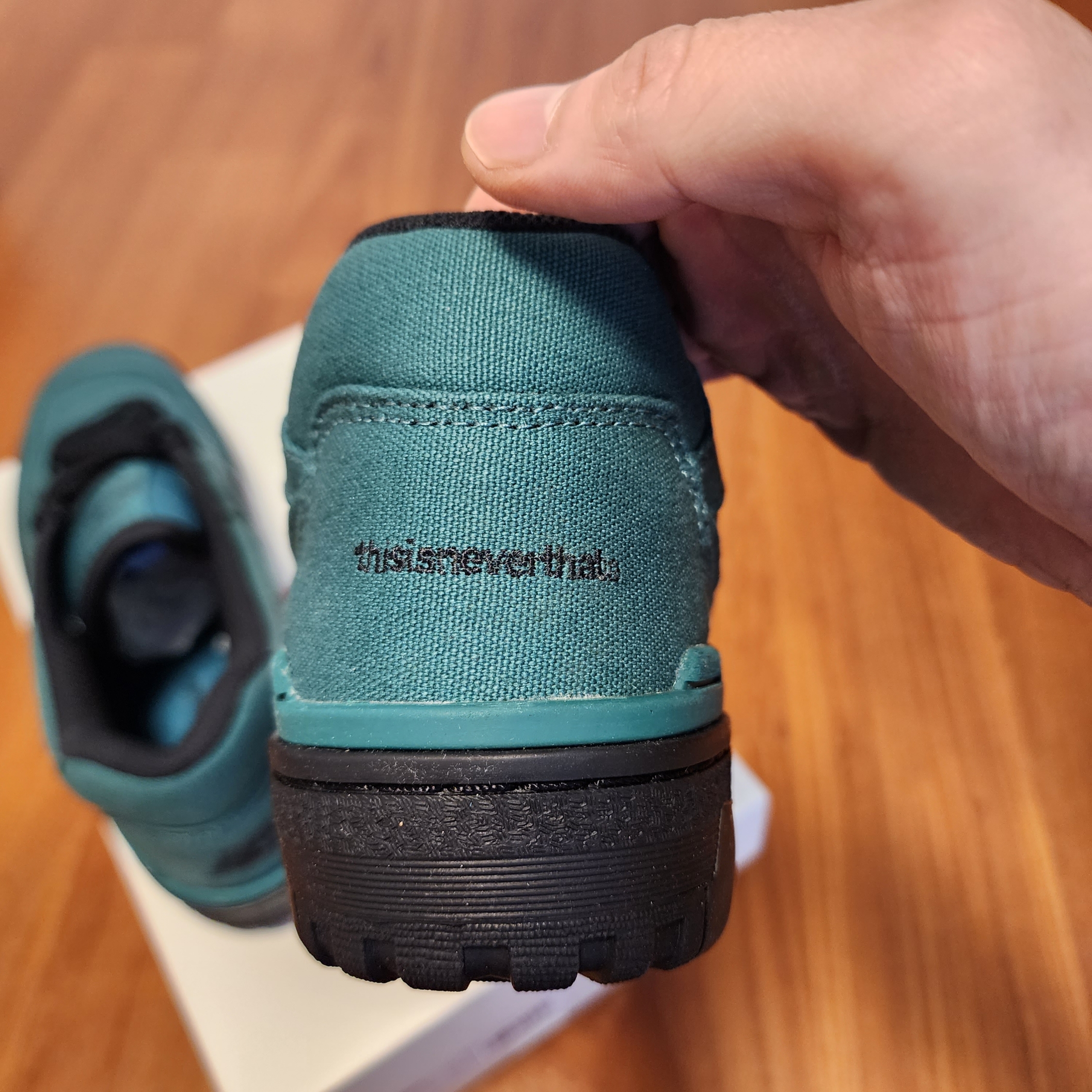 New Balance x Thisisneverthat 550 Green Black 착용 스타일 - 5