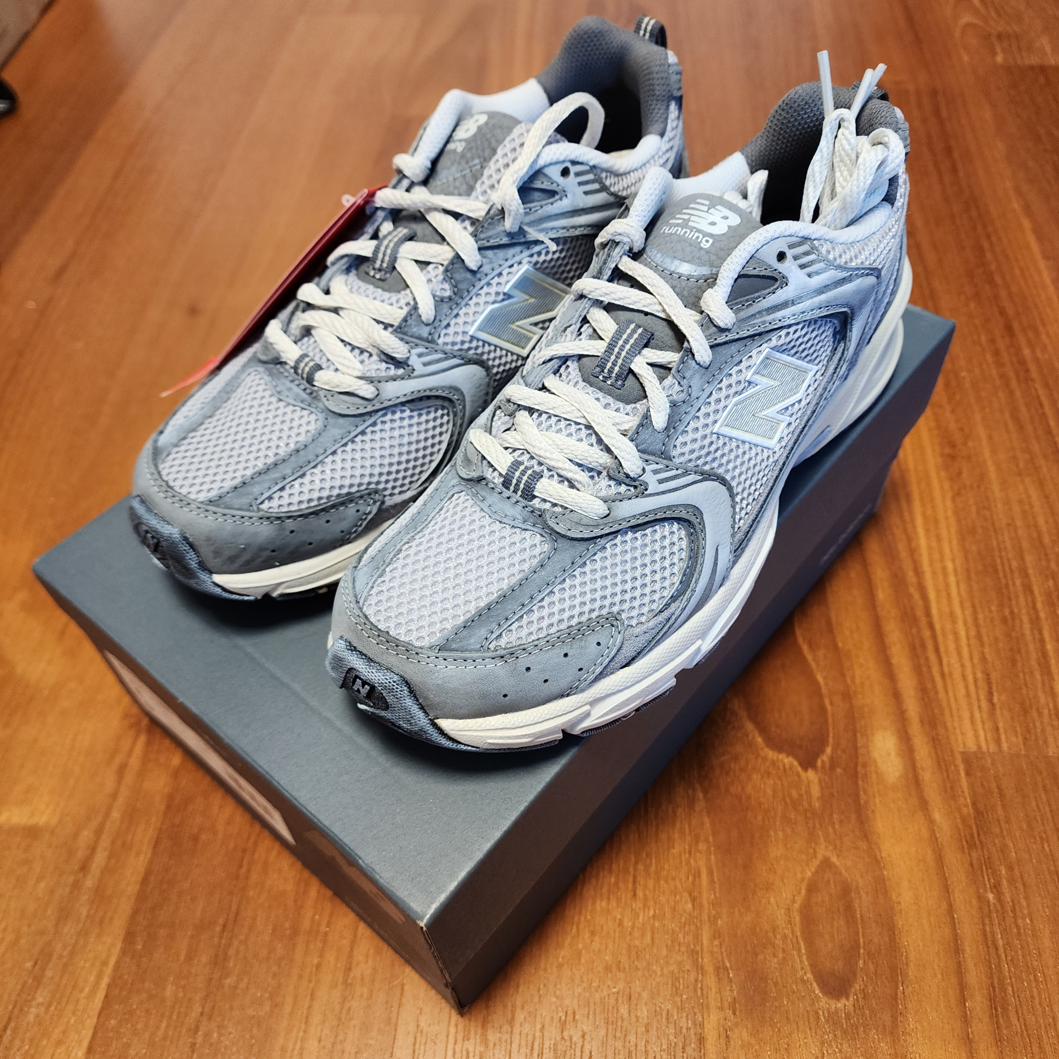 New Balance 530 Premium Vintage Grey Matter 착용 스타일 - 3