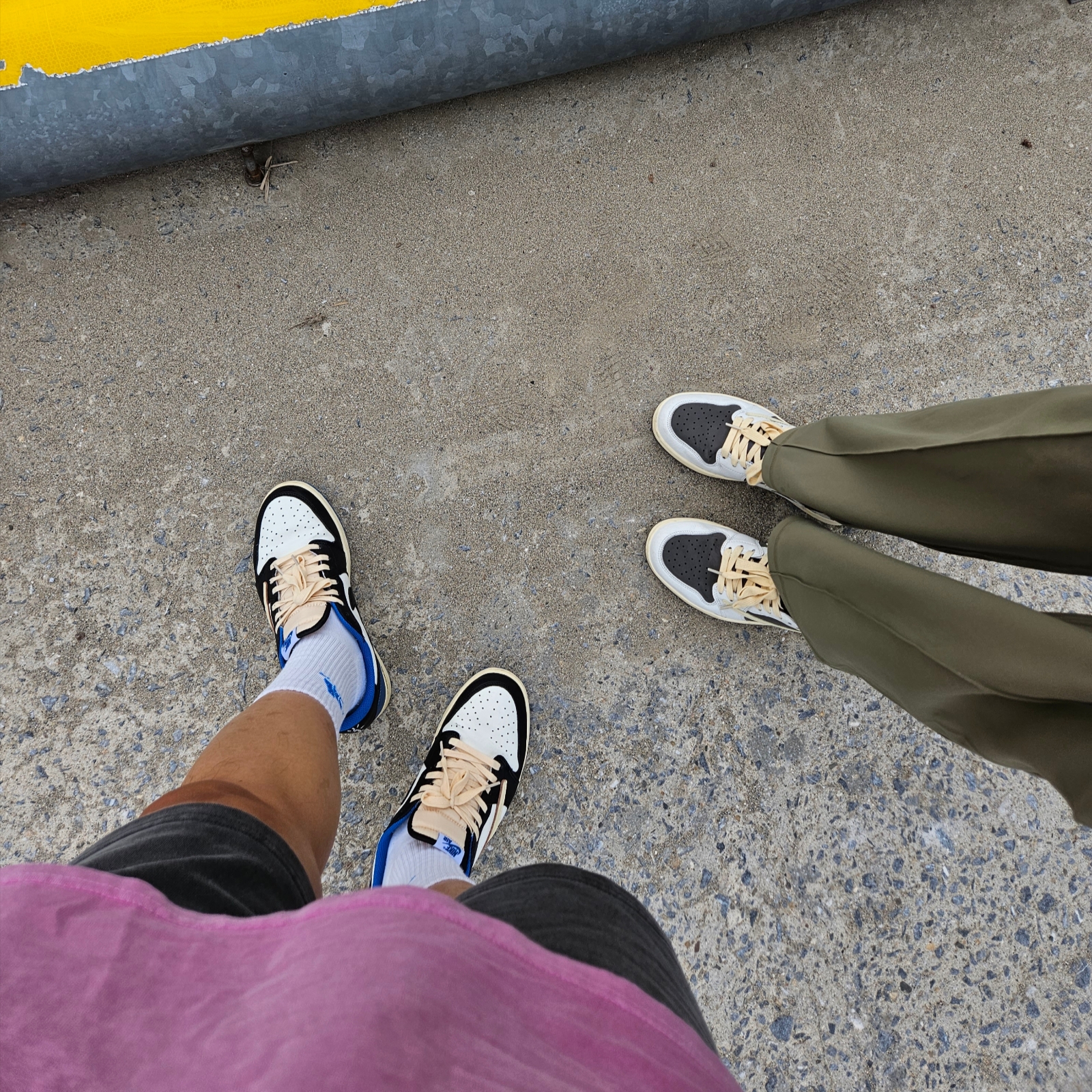 Jordan 1 x Travis Scott Retro Low OG SP Sail and Ridgerock, Jordan 1 x Travis Scott x Fragment Retro Low OG SP Military Blue 착용 스타일