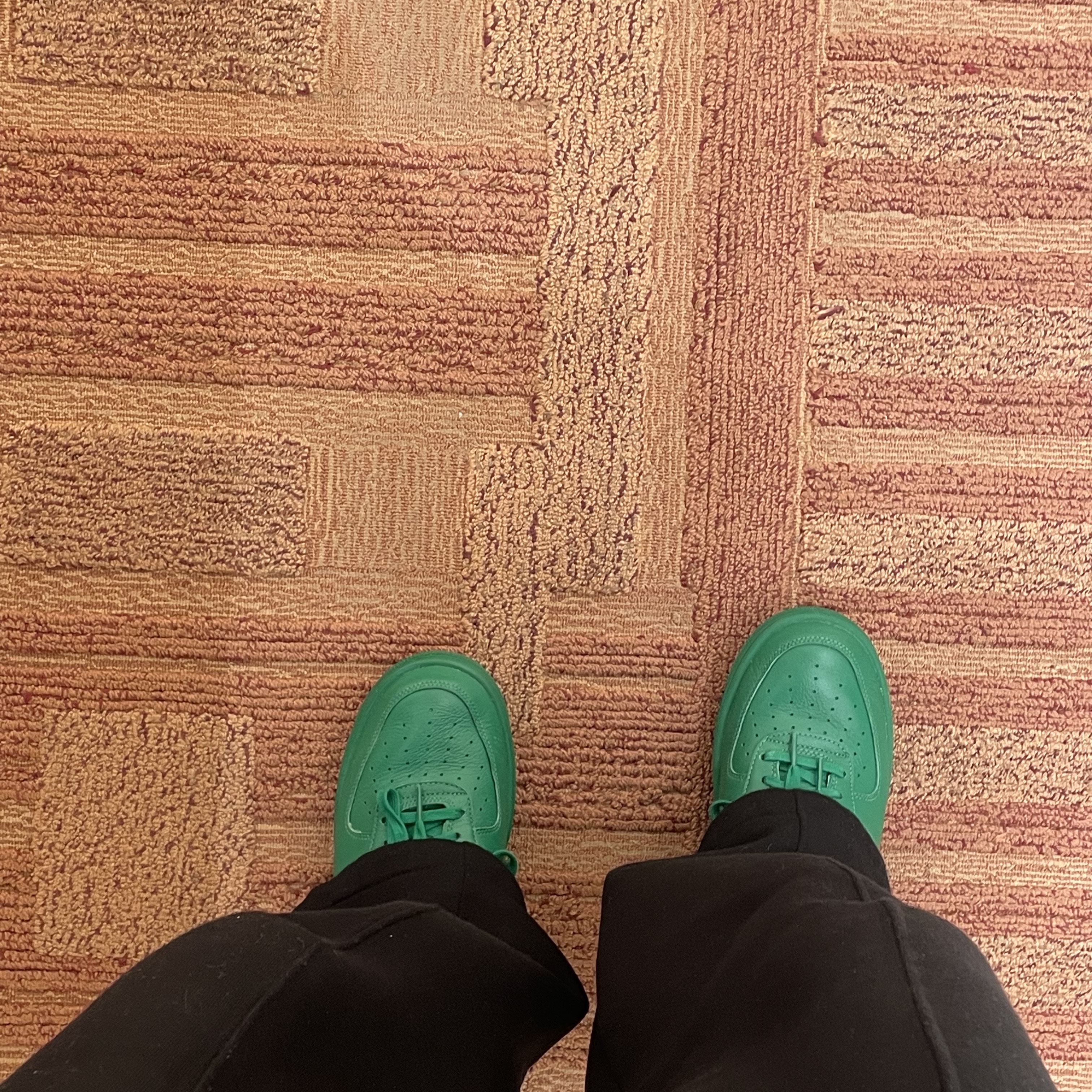 Nike x Ambush Air Force 1 Low SP Pine Green and Citron, Stussy 8 Ball Rug Black 착용 스타일 - 3