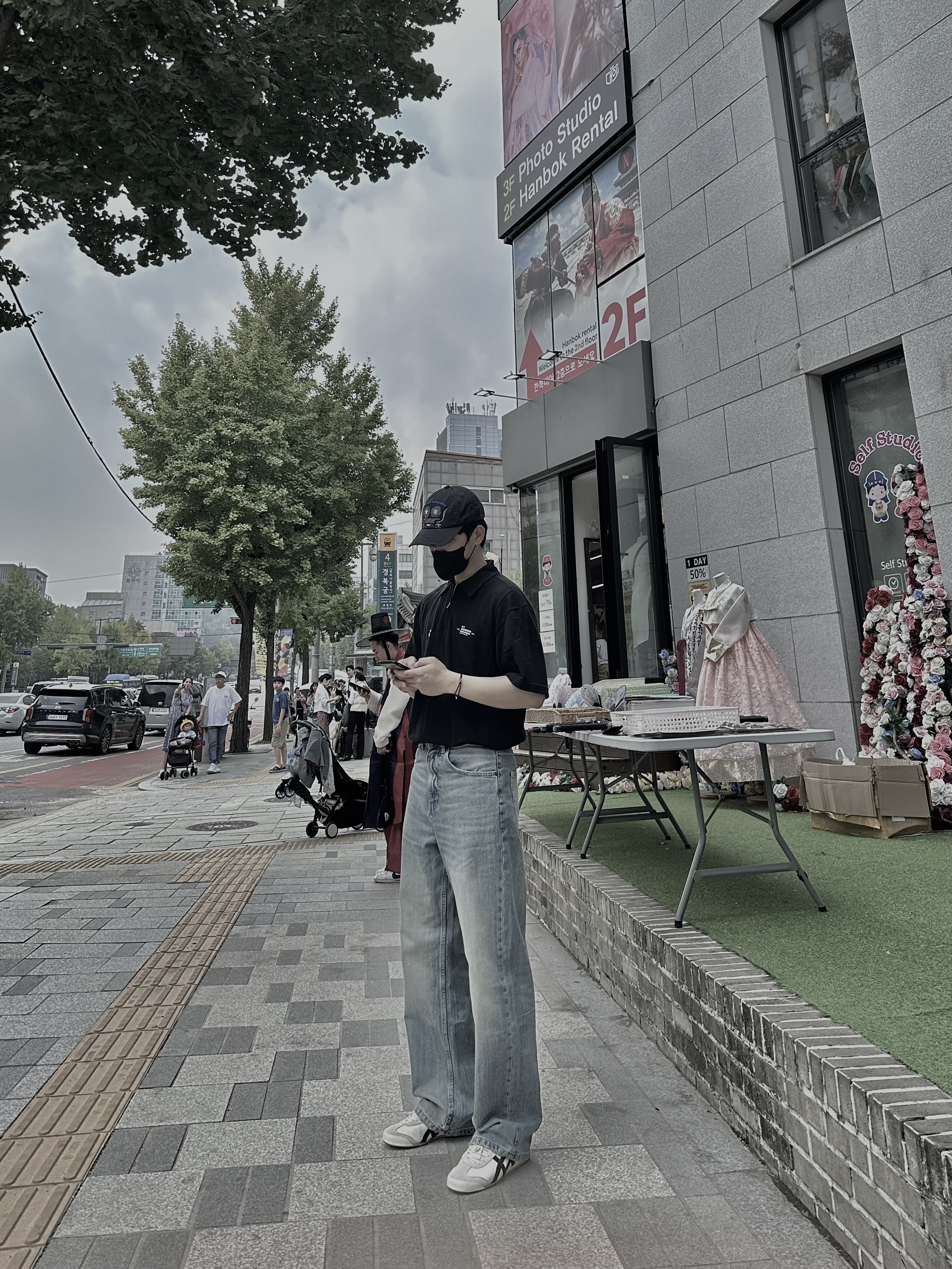 Converse x Ader Error Baseball Cap Black, Converse x Ader Error Shapes Polo Black 착용 스타일 - 1